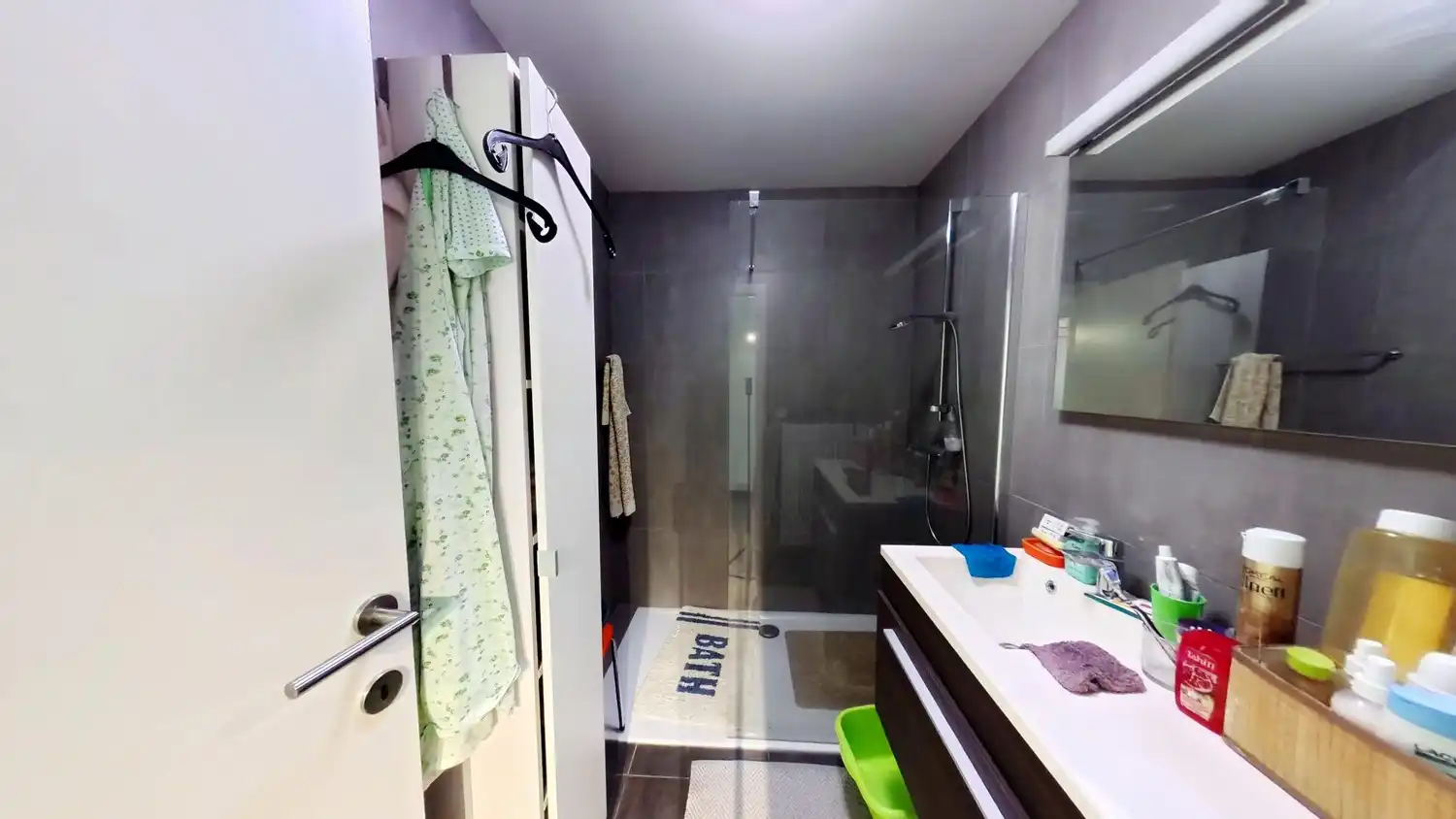 Recent, energiezuinig appartement mét garage! foto 10