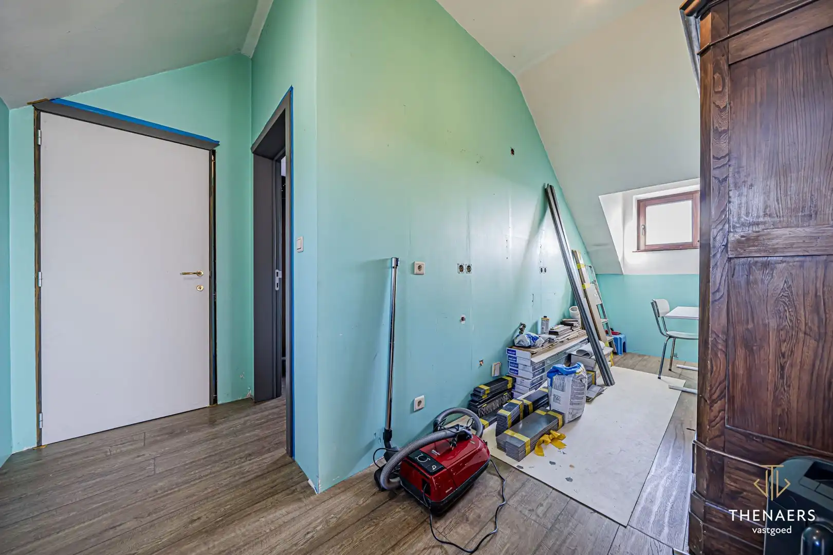 Karaktervolle en uitzonderlijk ruime woning met 5 slpks op&nbsp;een perceel van 36a 60ca. foto 34