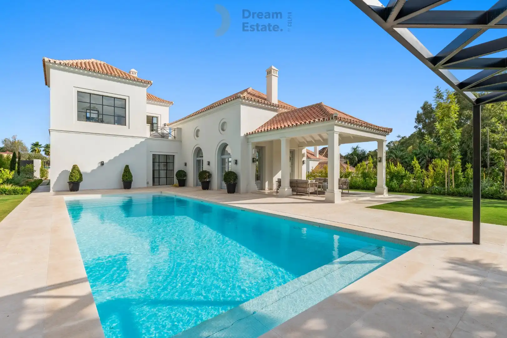 Schitterende nieuwe villa gelegen te La Cerquila, Nueva Andalucía, Marbella. foto {{pictureIndex}}