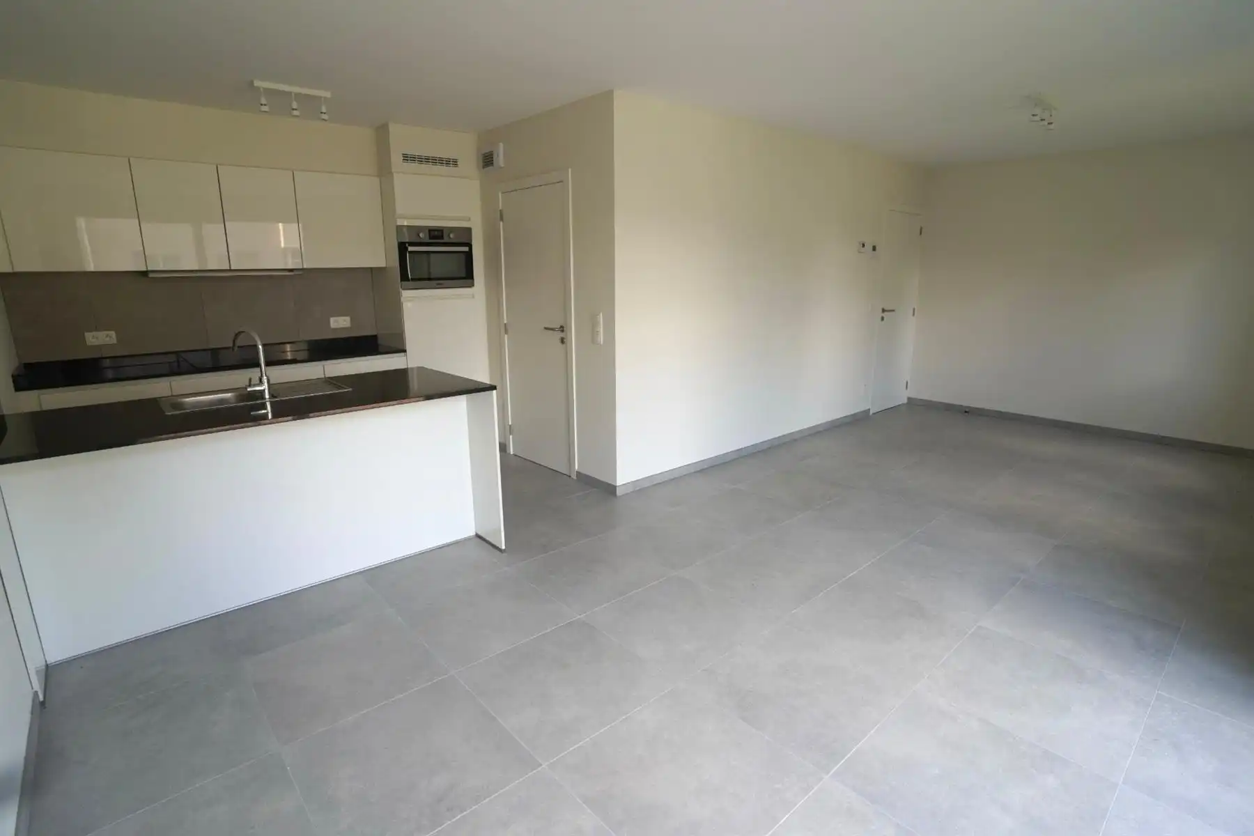 Gelijkvloers appartement met tuintje foto 6