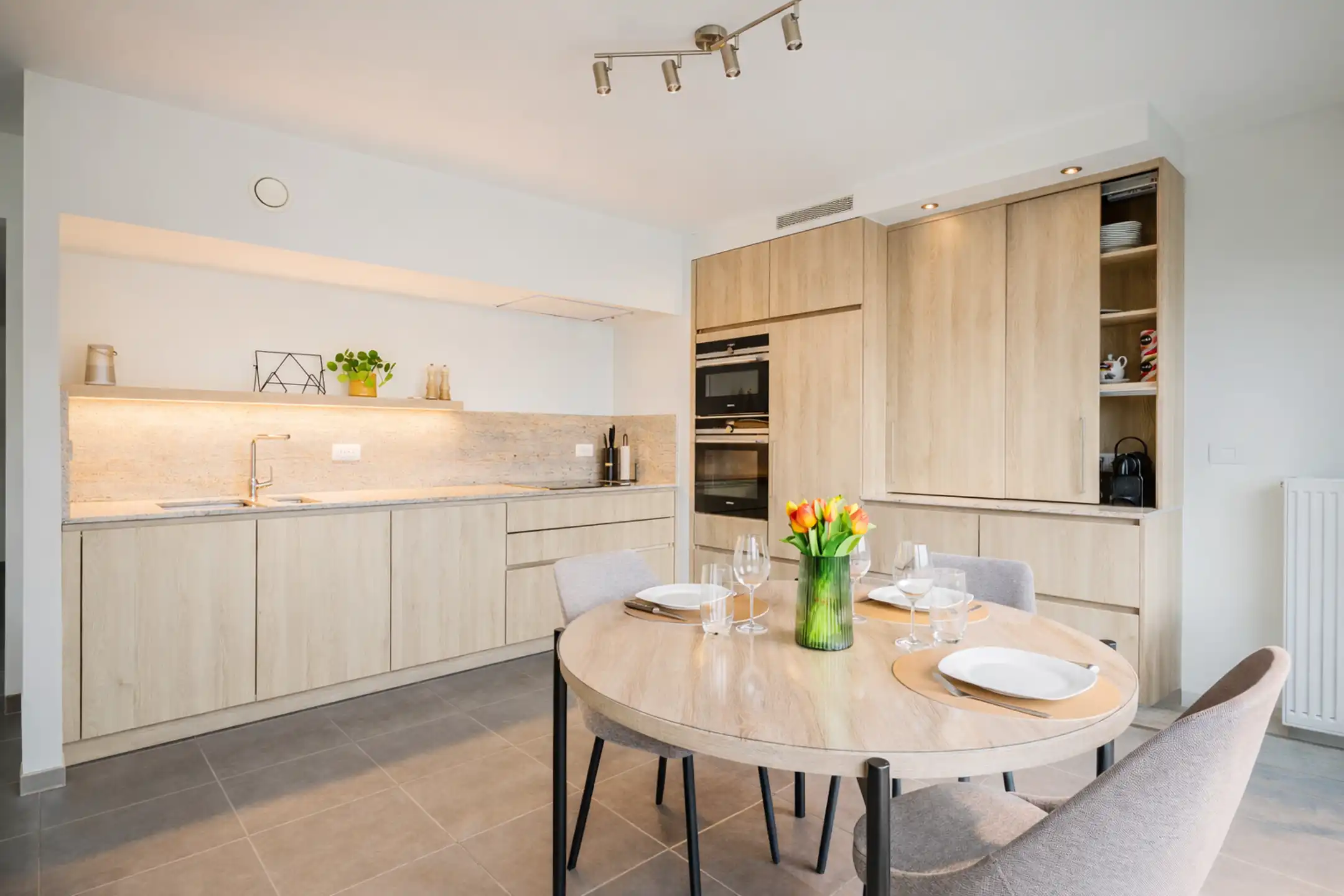 Lichtrijk appartement te koop in Oostakker  foto 4