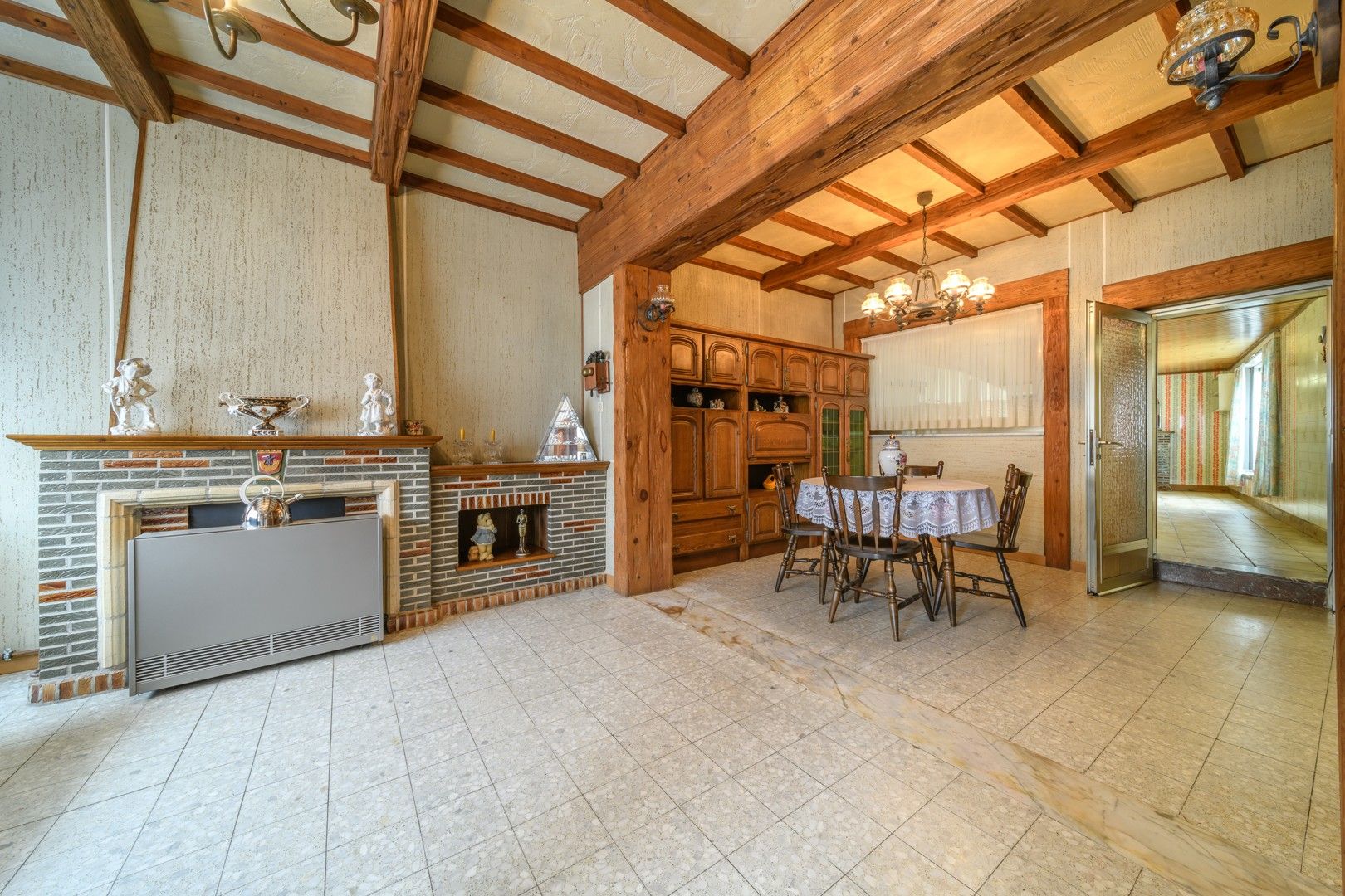 Te renoveren gezinswoning met tuin te Mere foto 5