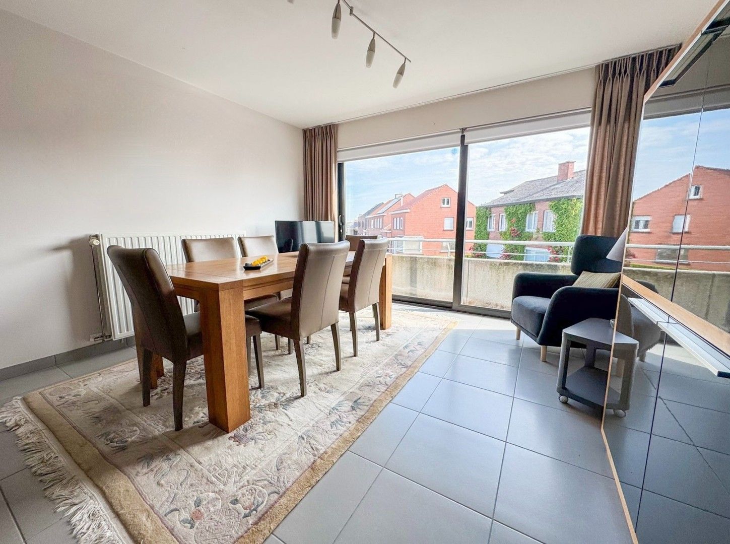 Energiezuinig en instapklaar 2slp appartement met zonnig terras nabij E40! foto 4