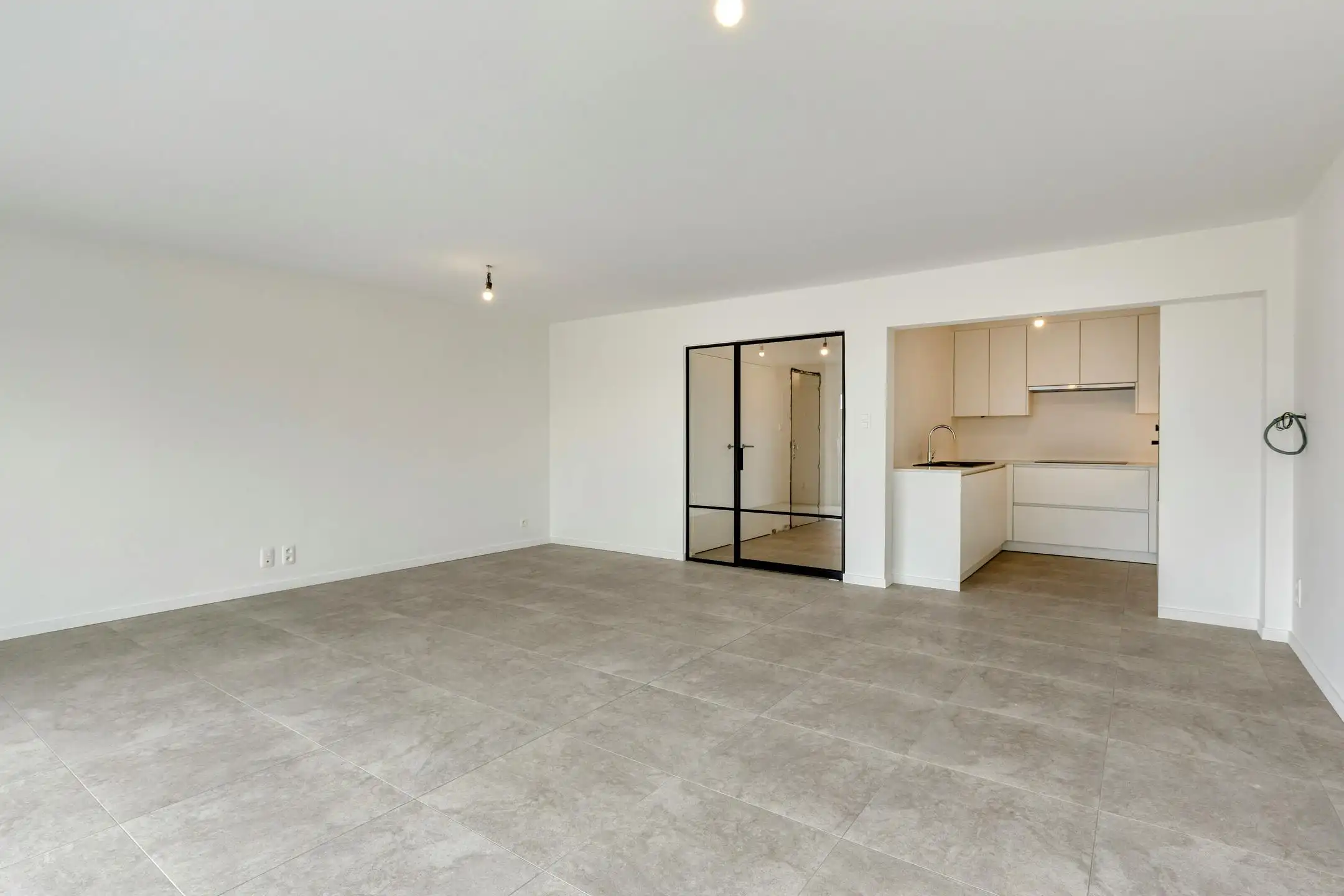 Volledig gerenoveerd appartement te koop in Roeselare  foto 3