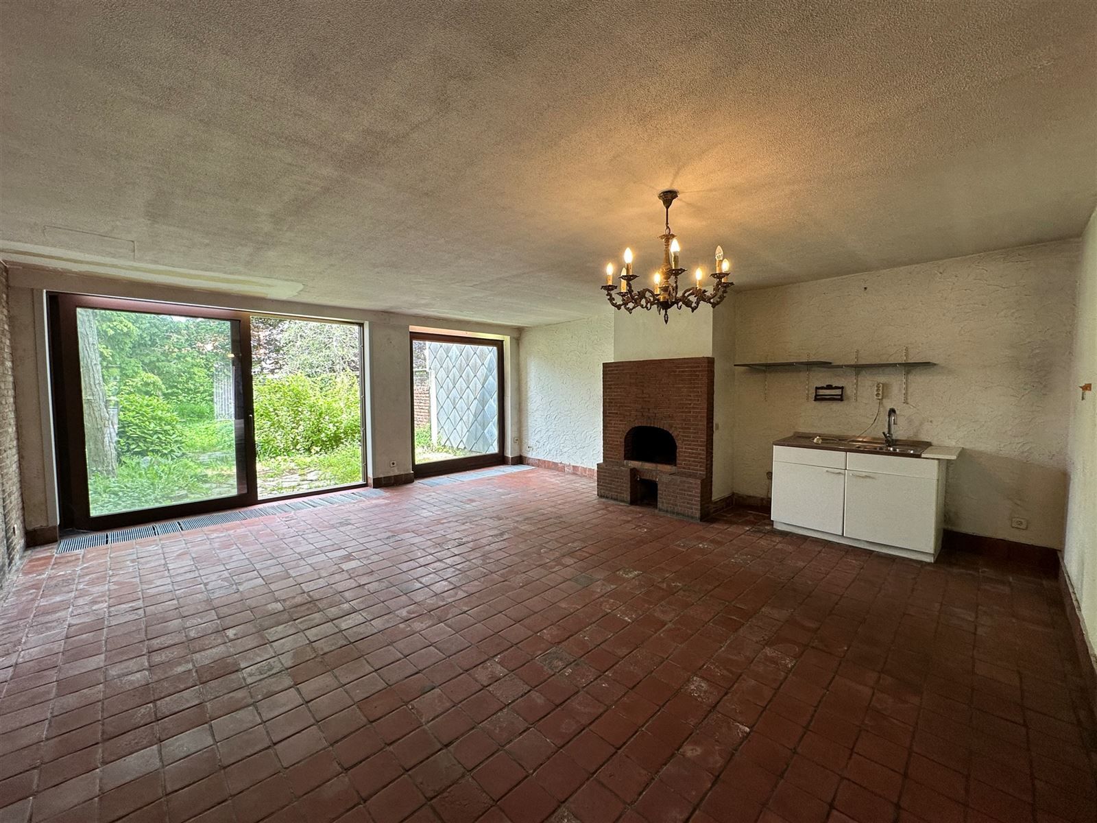 karaktervolle woning met handelsruimte in hartje Zottegem! foto 2
