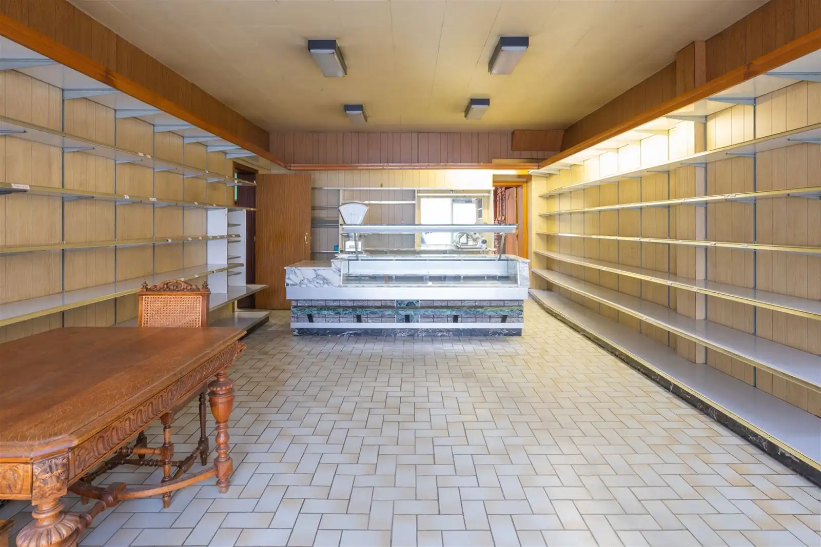 Te renoveren woning met ruime garage in centrum Zottegem! foto 2