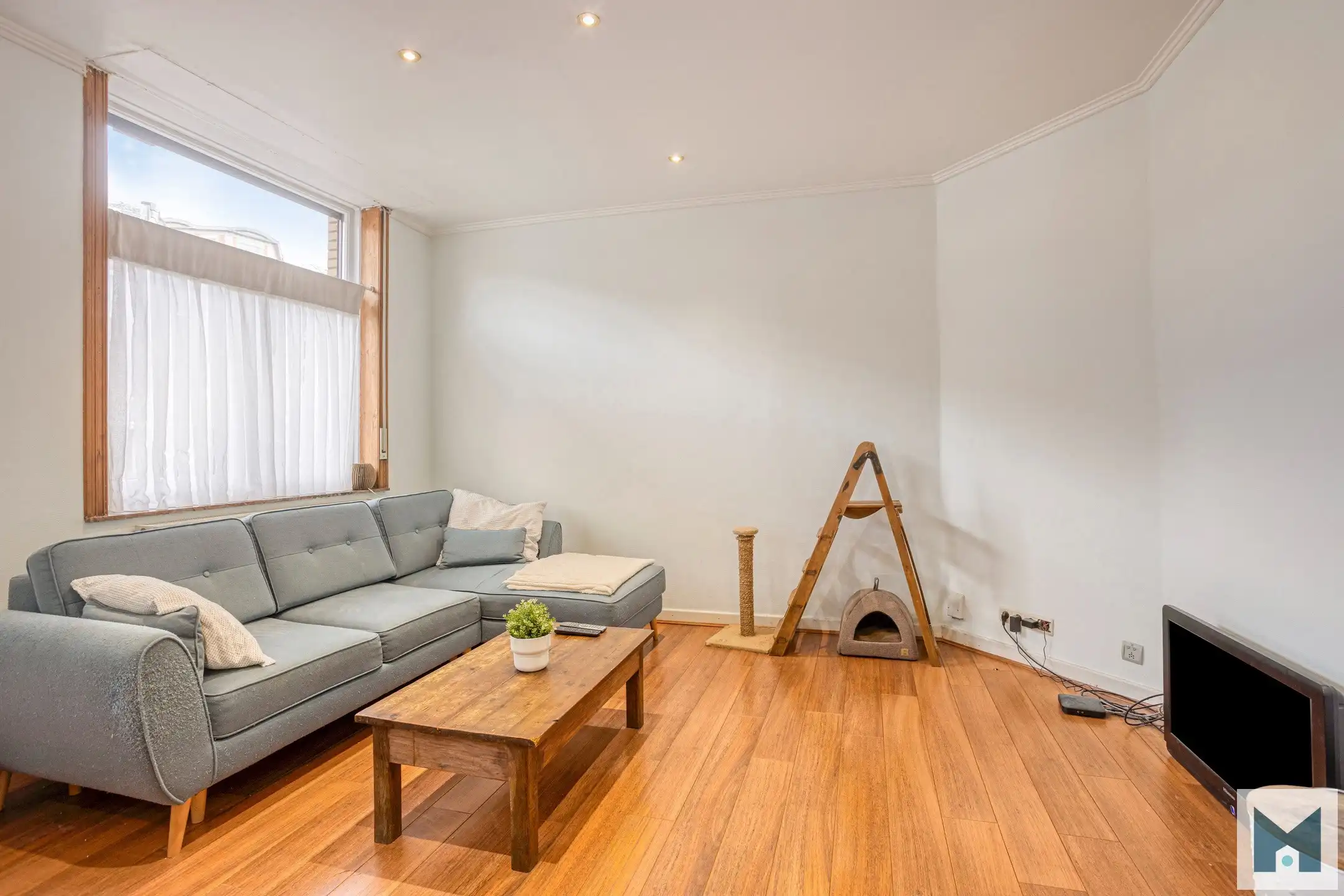 Ruim gelijkvloers appartement met 2 slpks en ruime atelier! foto 3