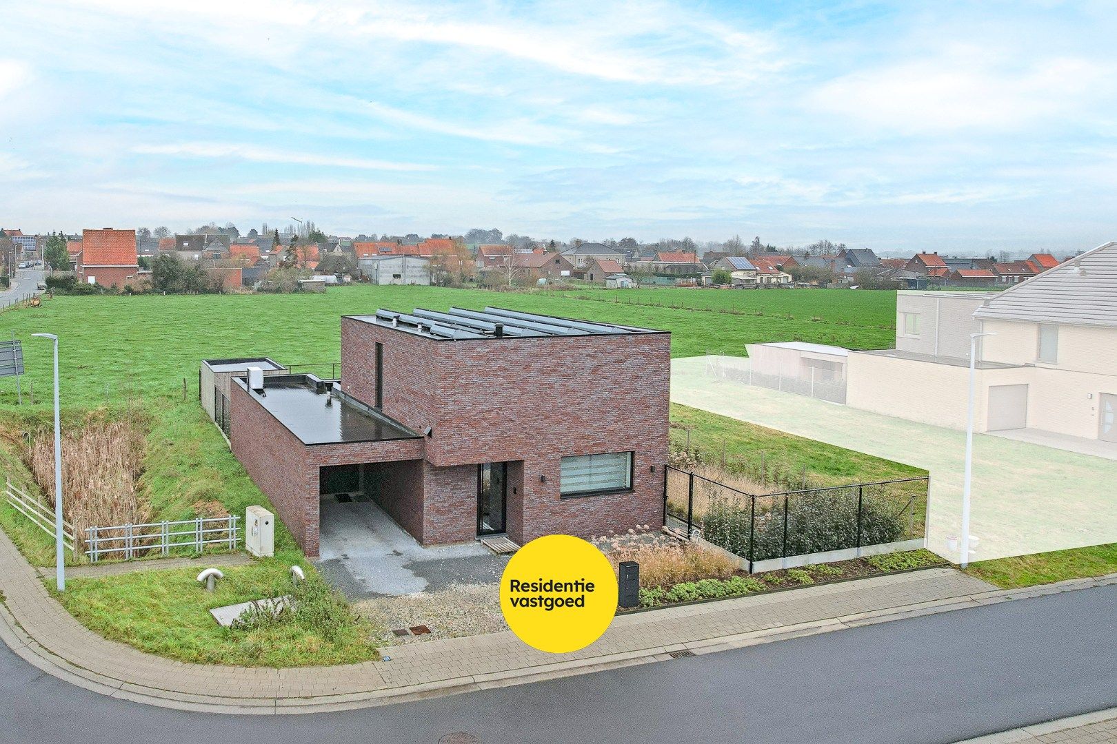 Recente energiezuinige woning op 541m² in doodlopende straat te Klerken! foto {{pictureIndex}}