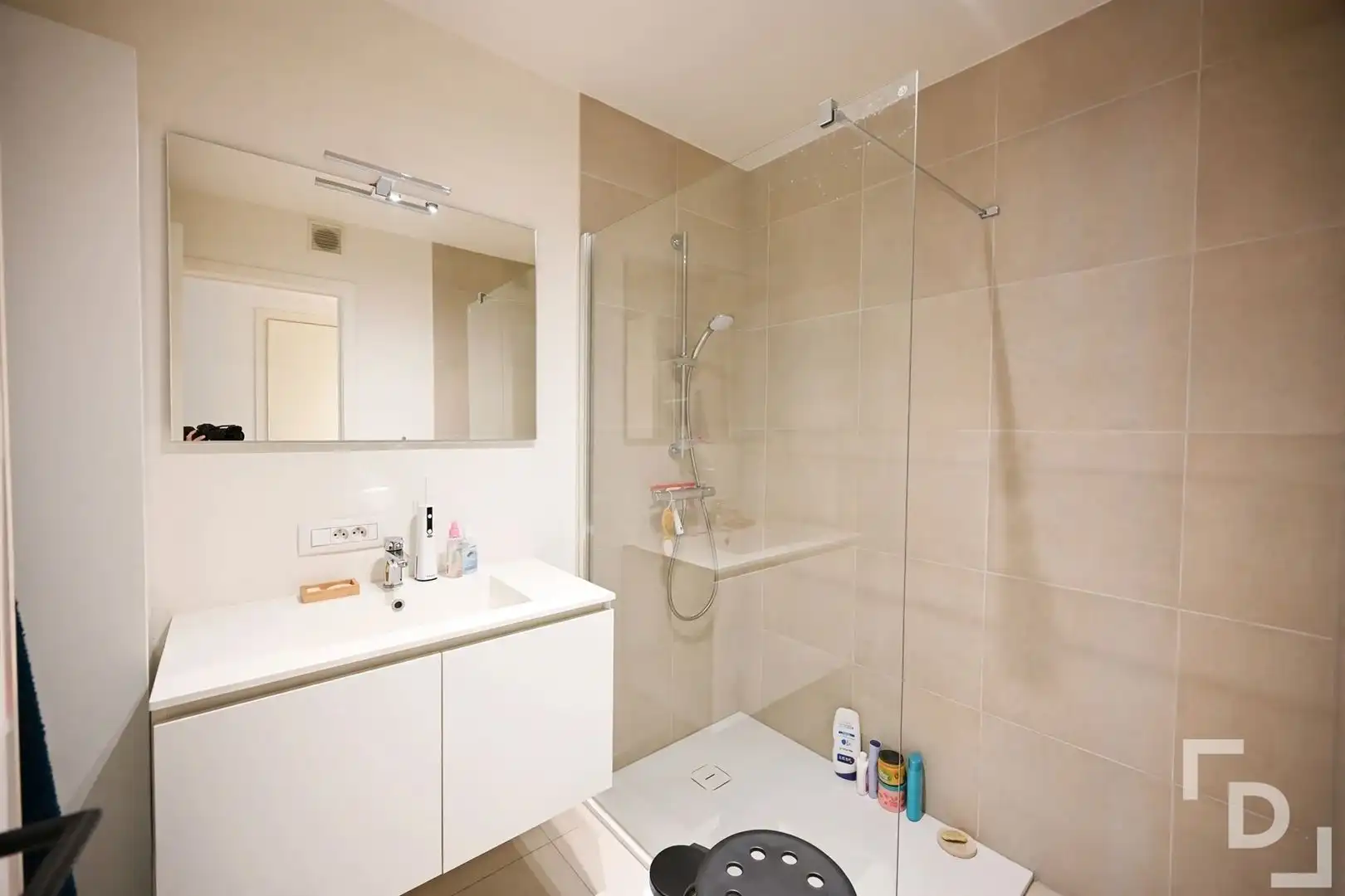Appartement met terras en overdekte autostaanplaats foto 4