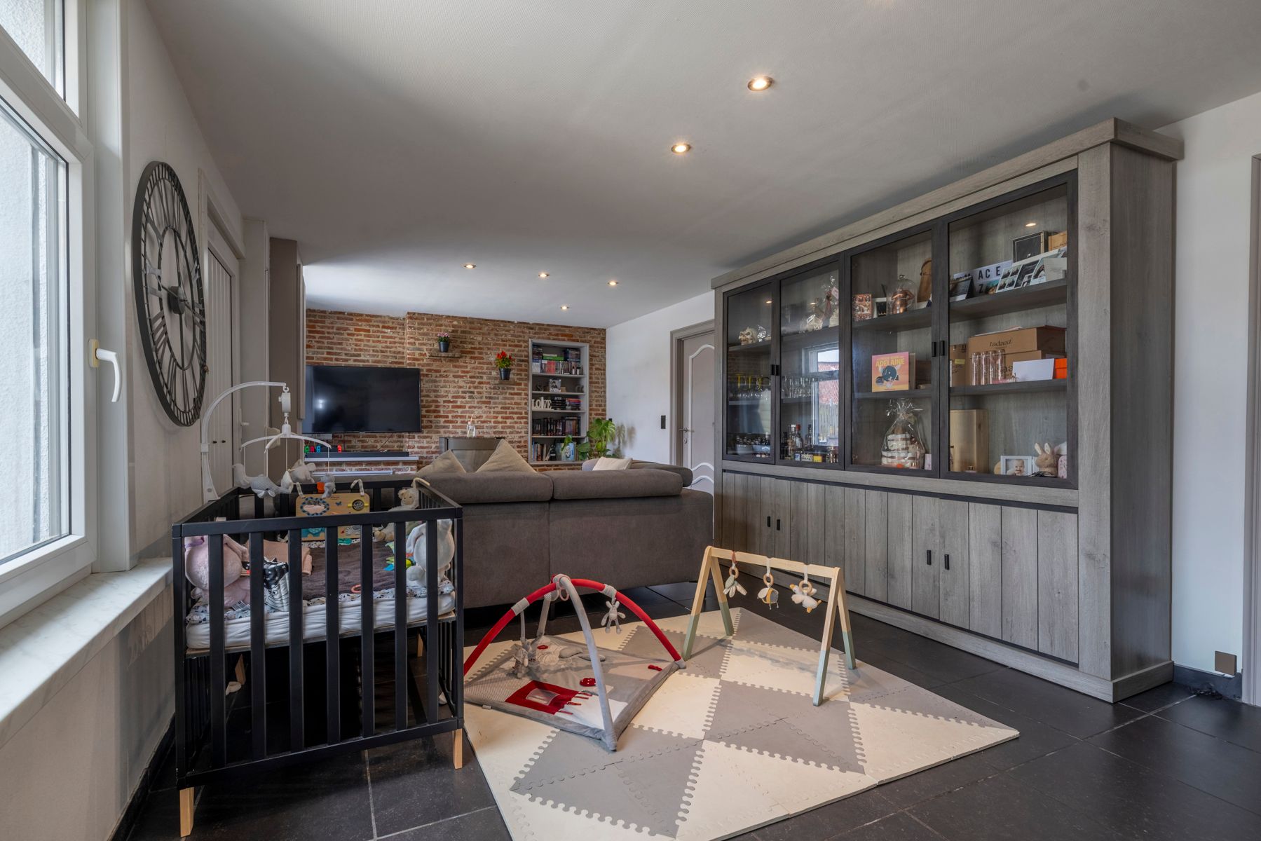 Woning met 2 slaapkamers, bureau en garage te koop! foto 6
