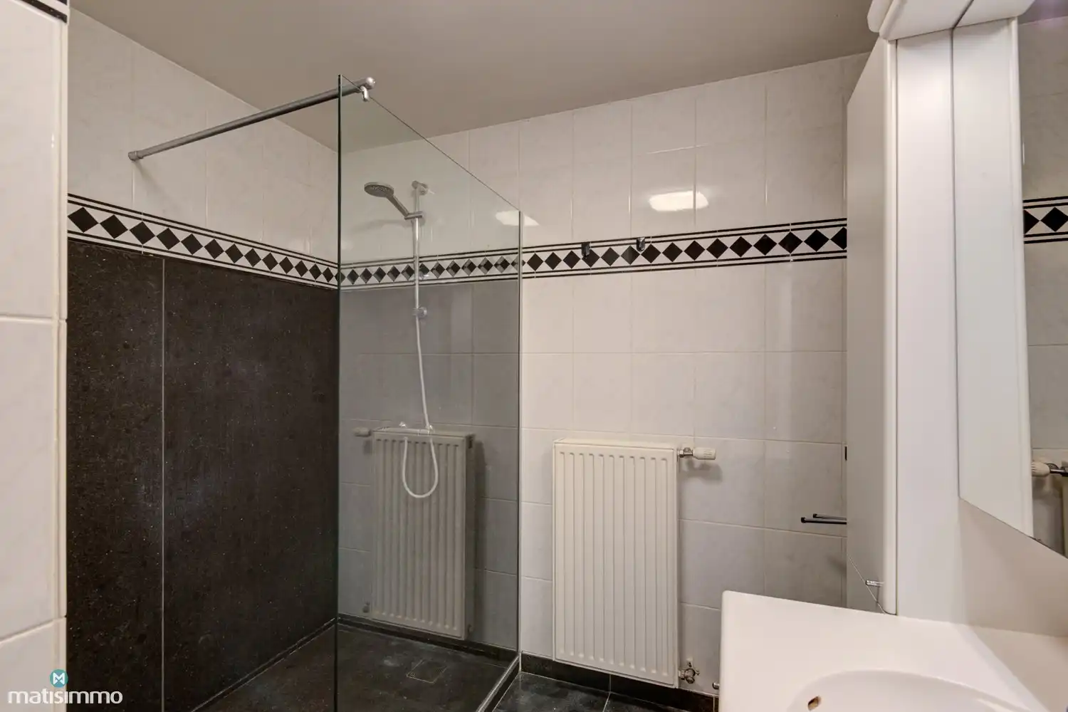 DUPLEXAPPARTEMENT MET 2 SLAAPKAMERS, 2 TERRASSEN EN GARAGEBOX AAN HET CENTRUM VAN BILZEN foto 15
