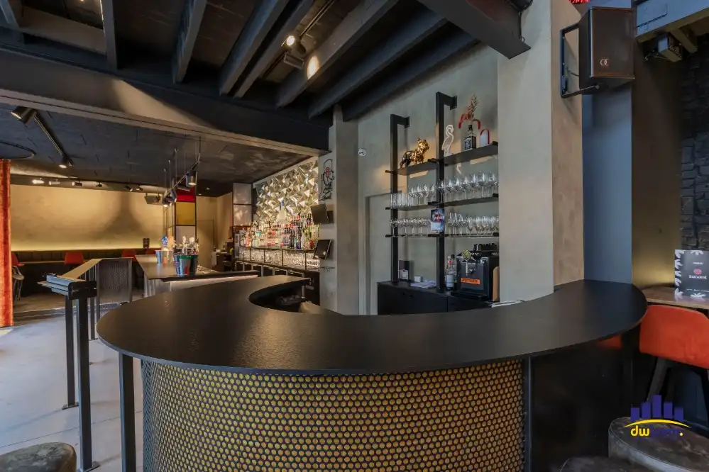 Overname stijlvolle bar met veel mogelijkheden voor spotprijs in historisch centrum Ieper foto 11