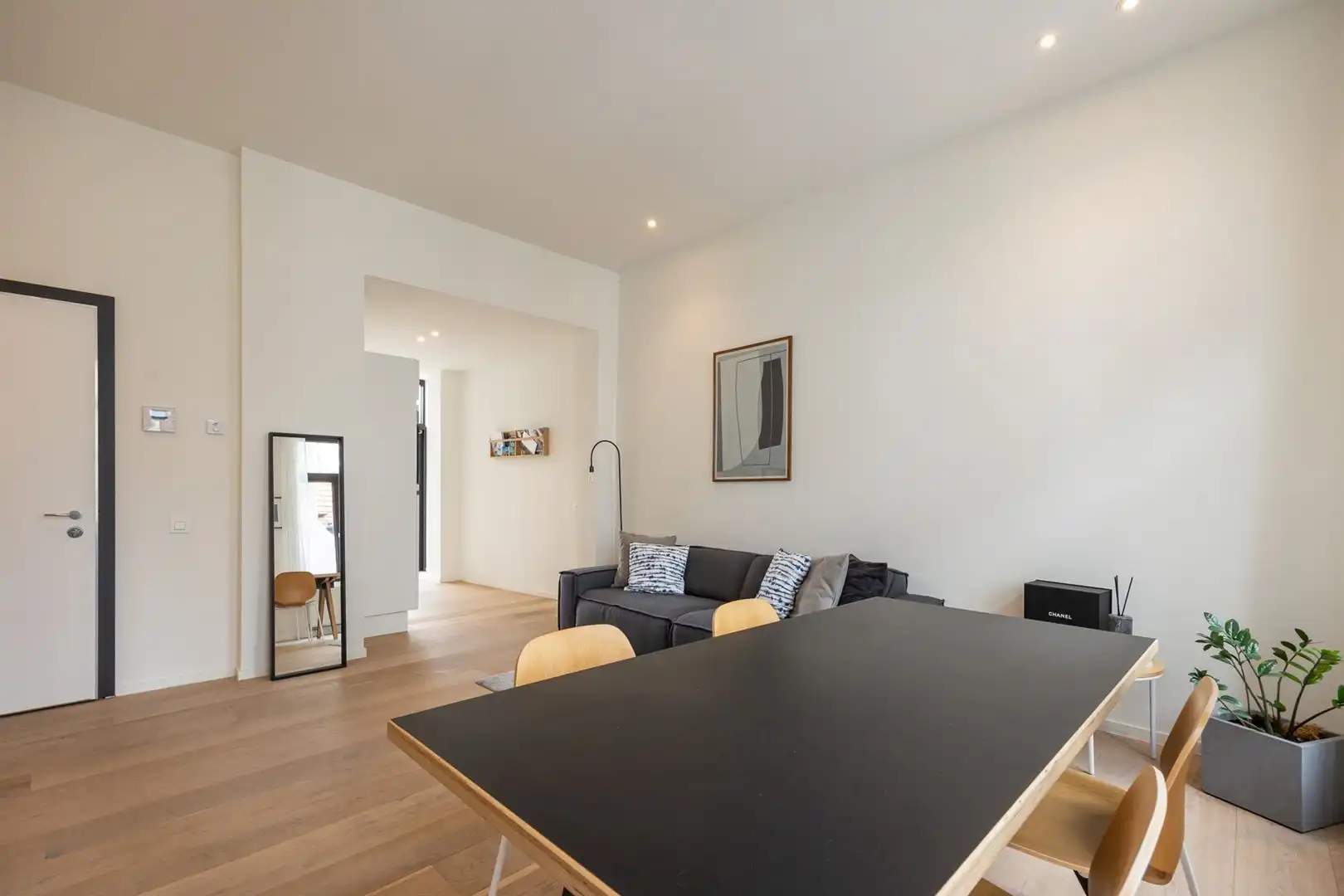 Gerenoveerd appartement met gezellig terras en één slaapkamer foto 6