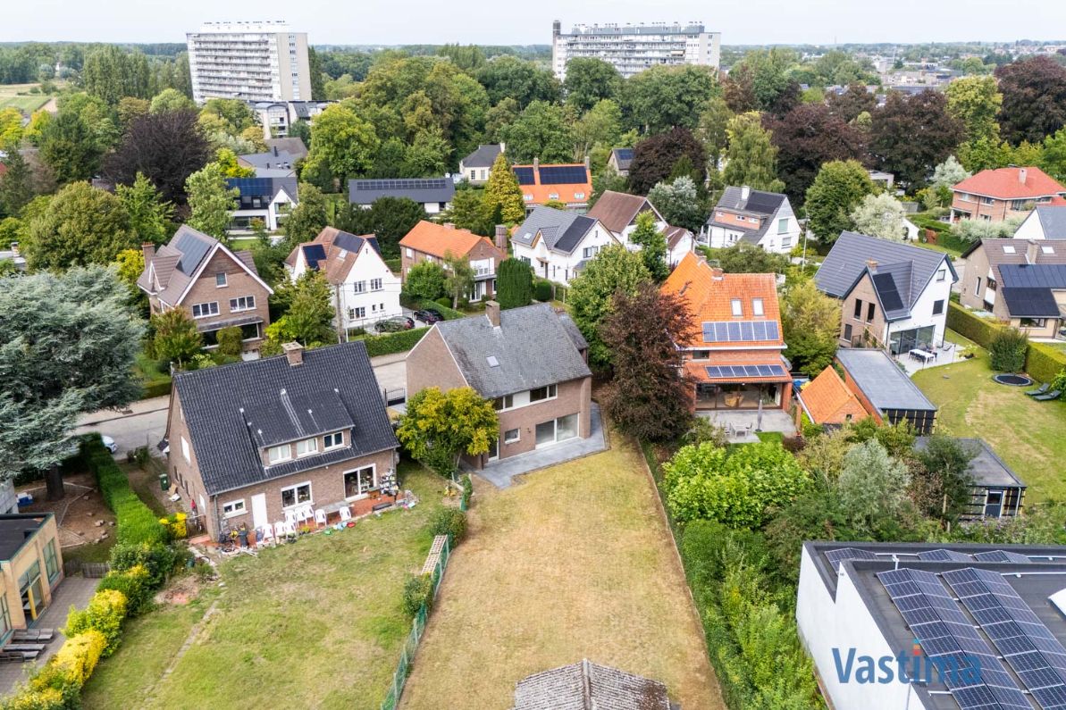 Lichtrijke villa met royale tuin vlak bij natuur & stadsleven foto 35