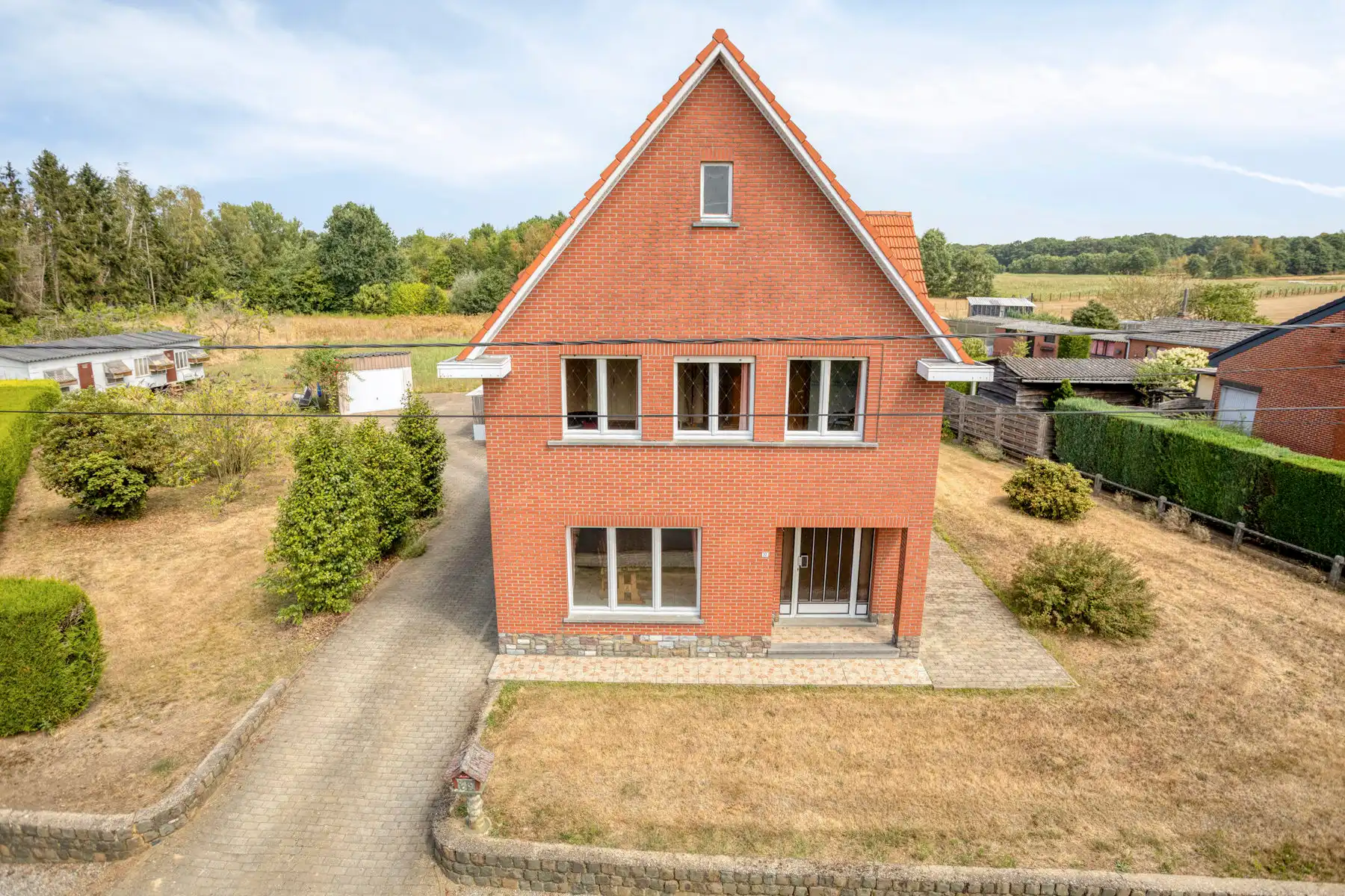 Renovatiewoning in oase van rust op perceel van 4495 m² foto 2