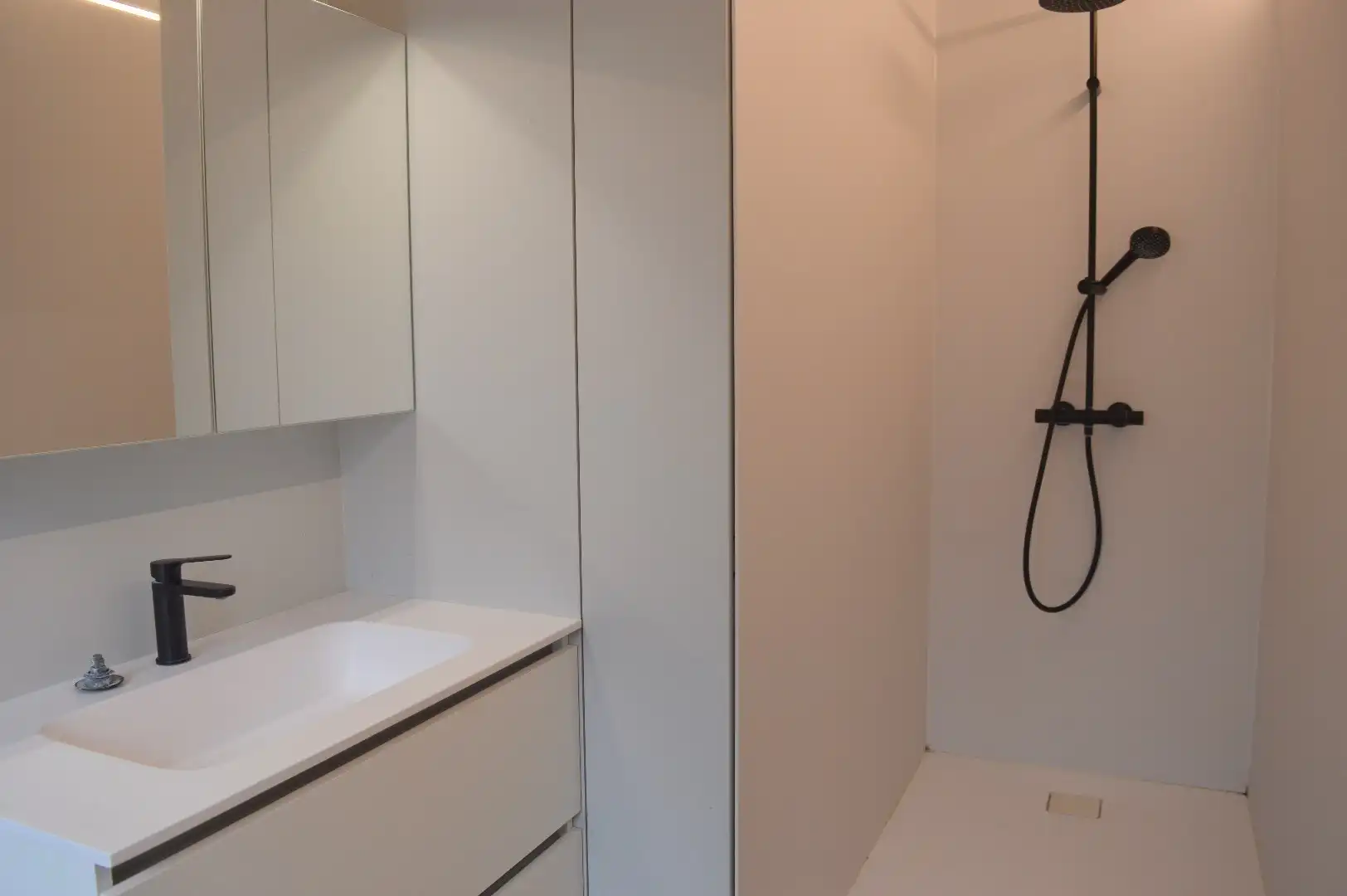 Ruime woning met garage, tuin en 3 slaapkamers in Kortrijk foto 10