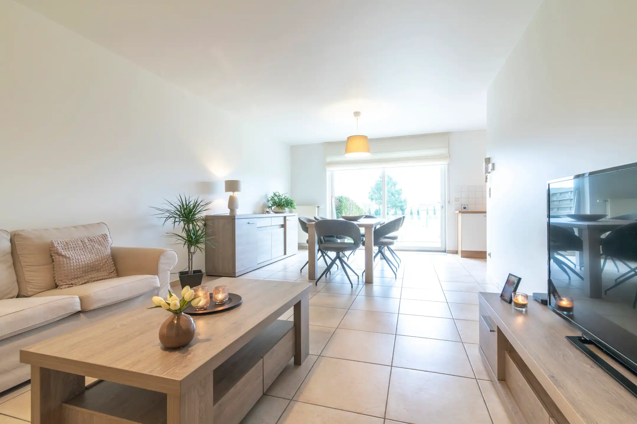 Gelijkvloers appartement met aparte ingang en privétuin foto 6