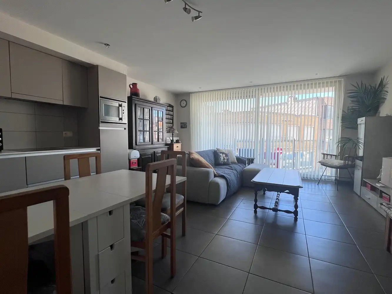 Instapklaar appartement met 2 slaapkamers en terras. foto 3