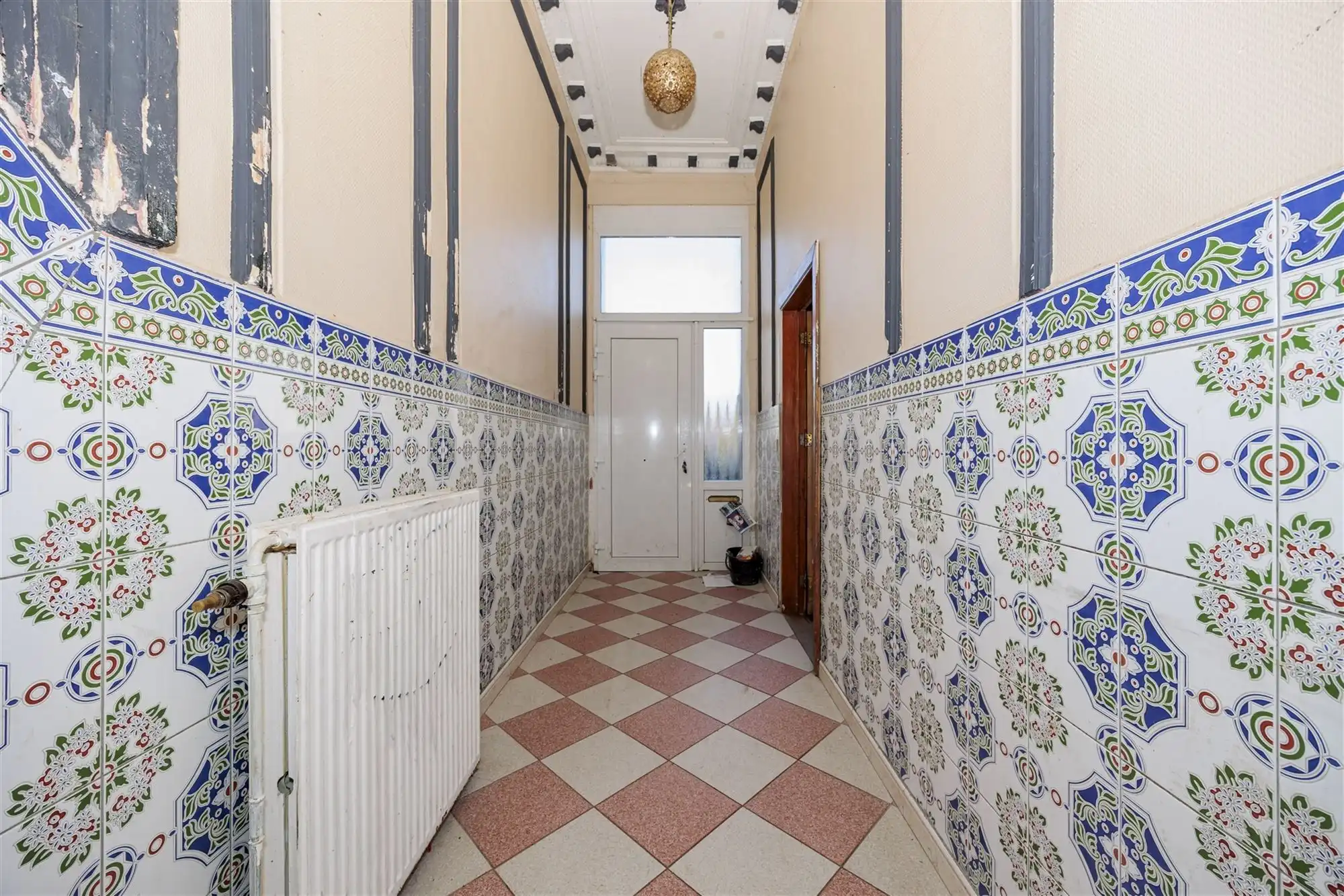 Te renoveren woning met 4 slaapkamers en koer foto 2