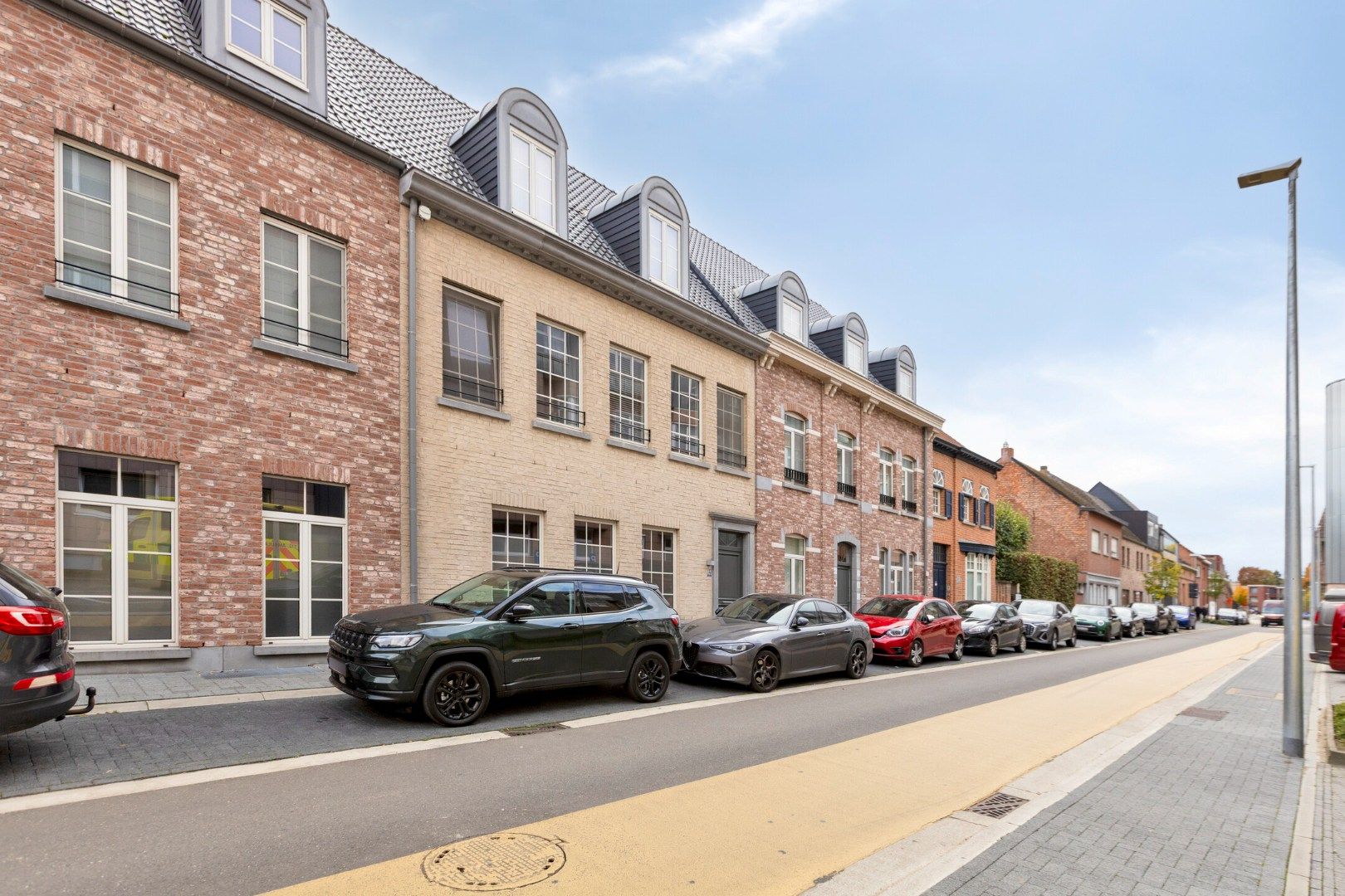 Ruim appartement met 2 slpks, parkeerplaats en dubbele garagebox in Mol-centrum ! foto 2