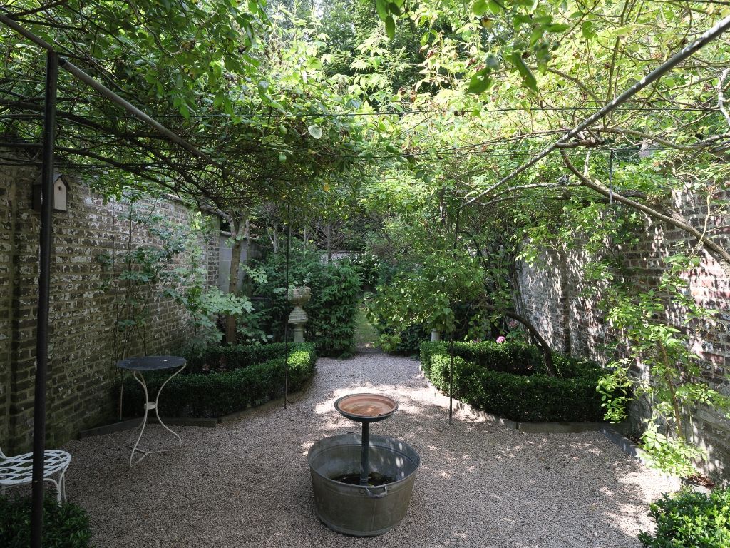 Karaktervolle burgerwoning met drie slaapkamers en een aangename, groene tuin op een uitstekende locatie in Gent. foto 23