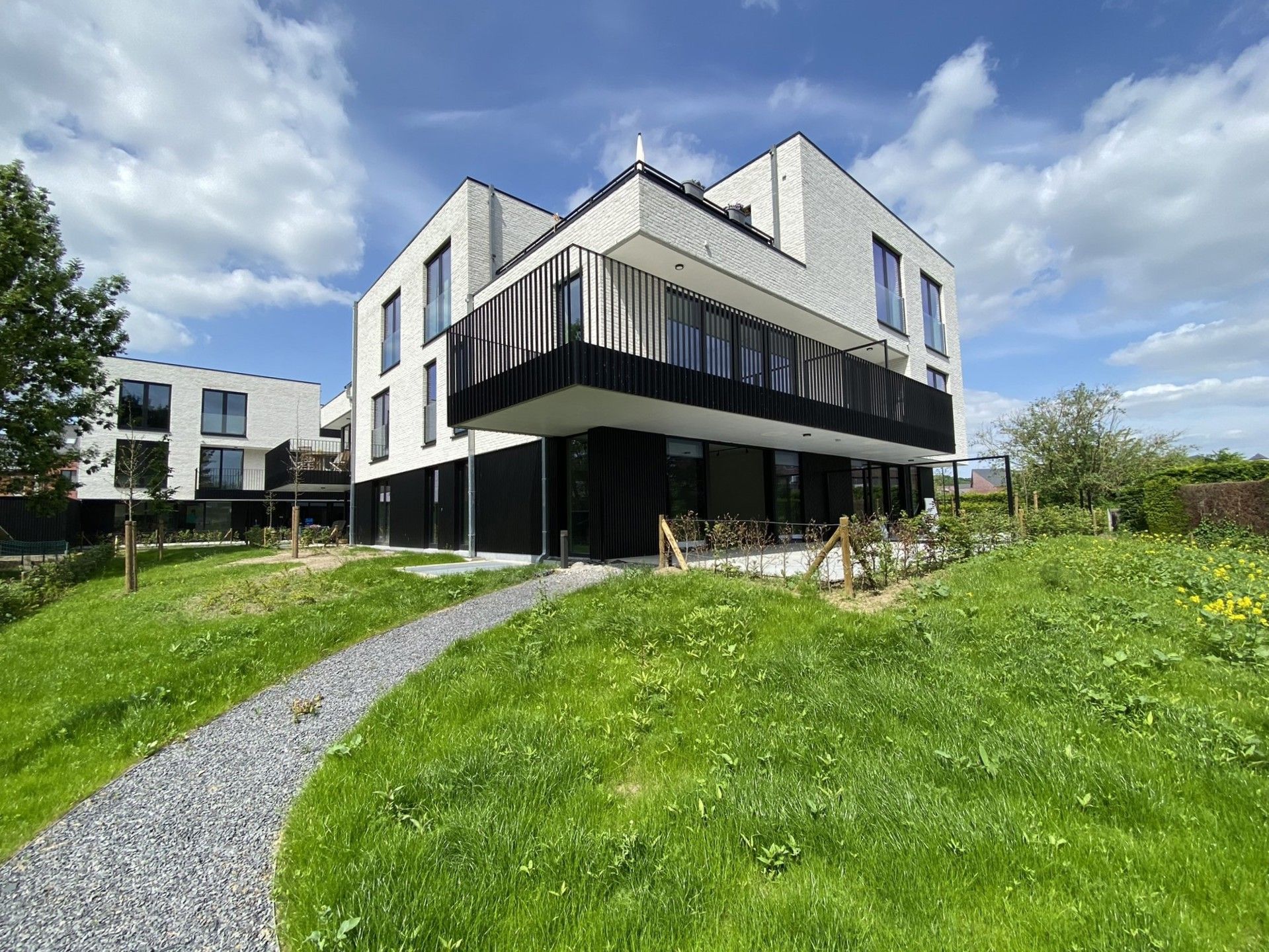 Nieuwbouw gelijkvloers appartement  foto {{pictureIndex}}