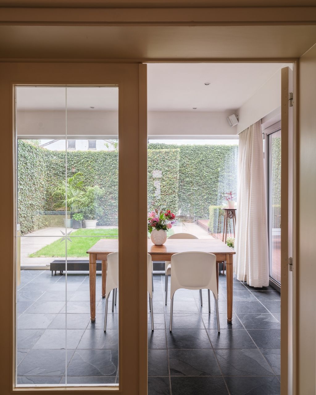 Bijzonder ruime & karaktervolle burgerwoning met zonnige stadstuin en extra bijwoonst in een hippe en opkomende buurt nabij Dok Noord. foto 11