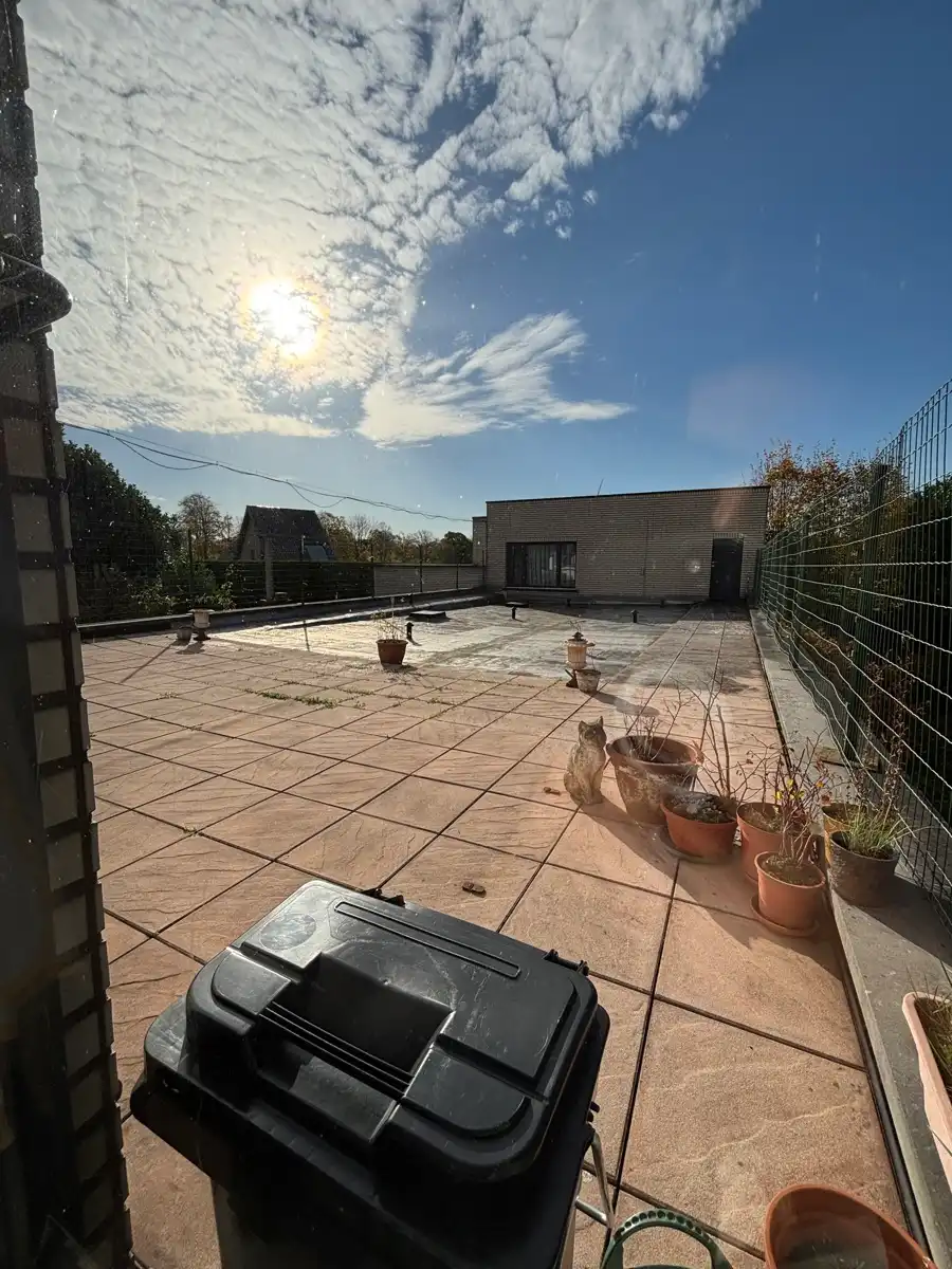 Zeer ruim duplexappartement nabij E40 foto 11