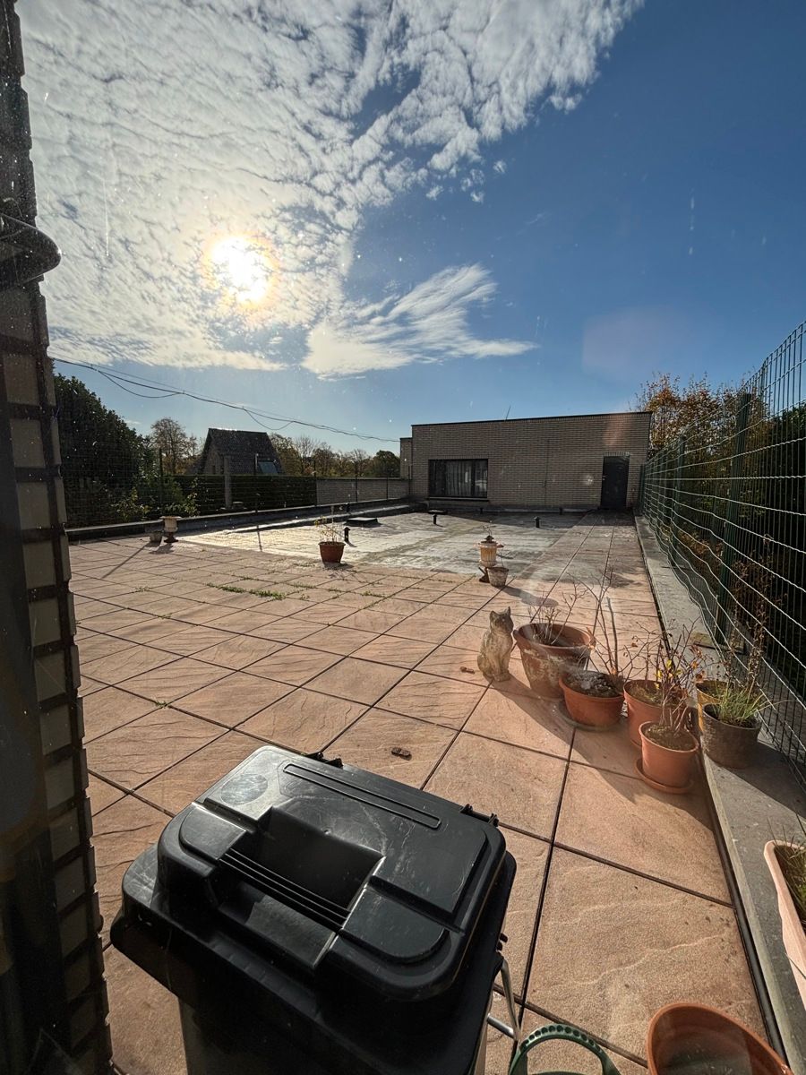 Zeer ruim duplexappartement nabij E40 foto 11