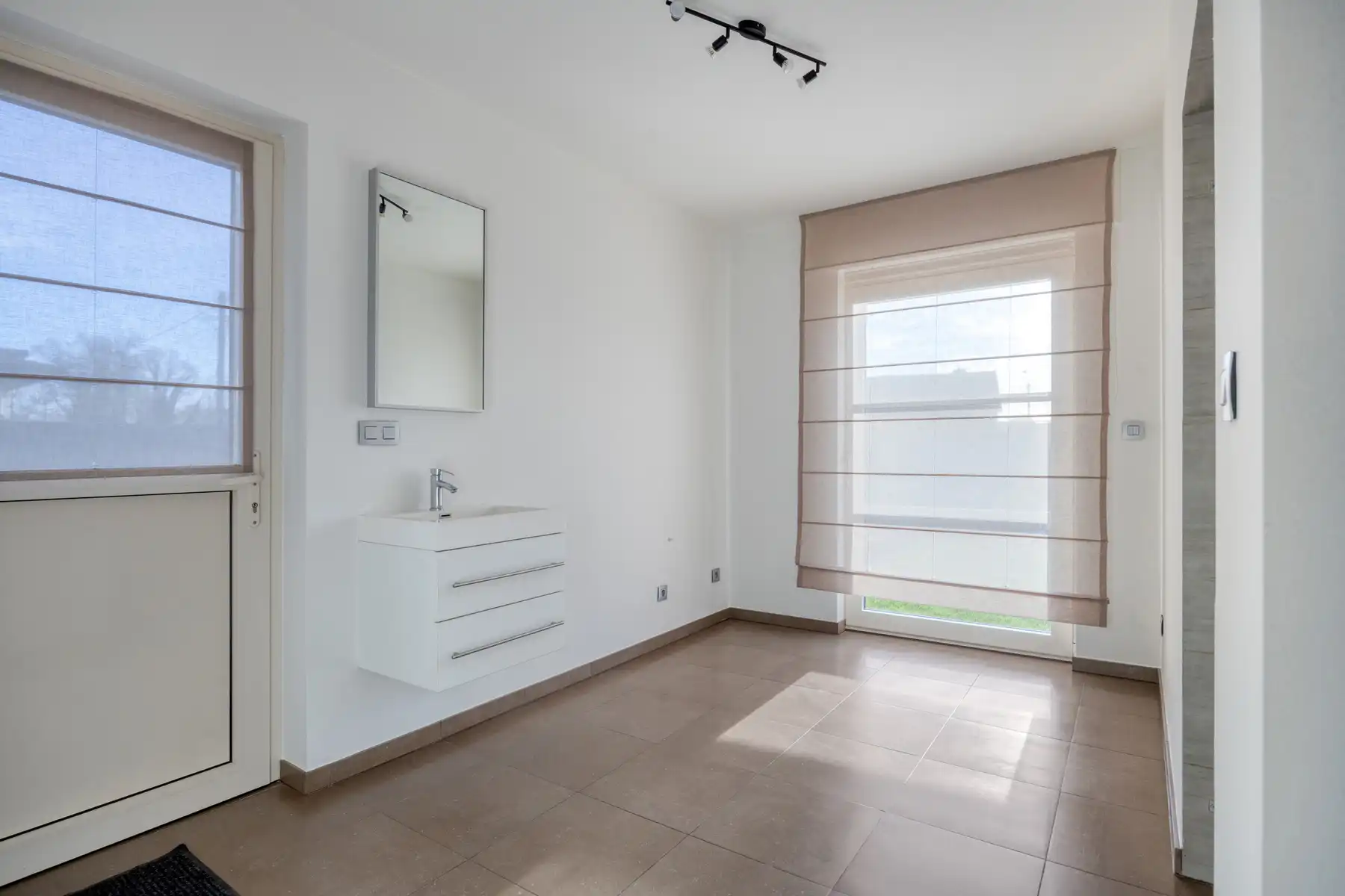 Luxueuze woning met 4/5 slpk. op 11a90ca in Neeroeteren.  foto 13