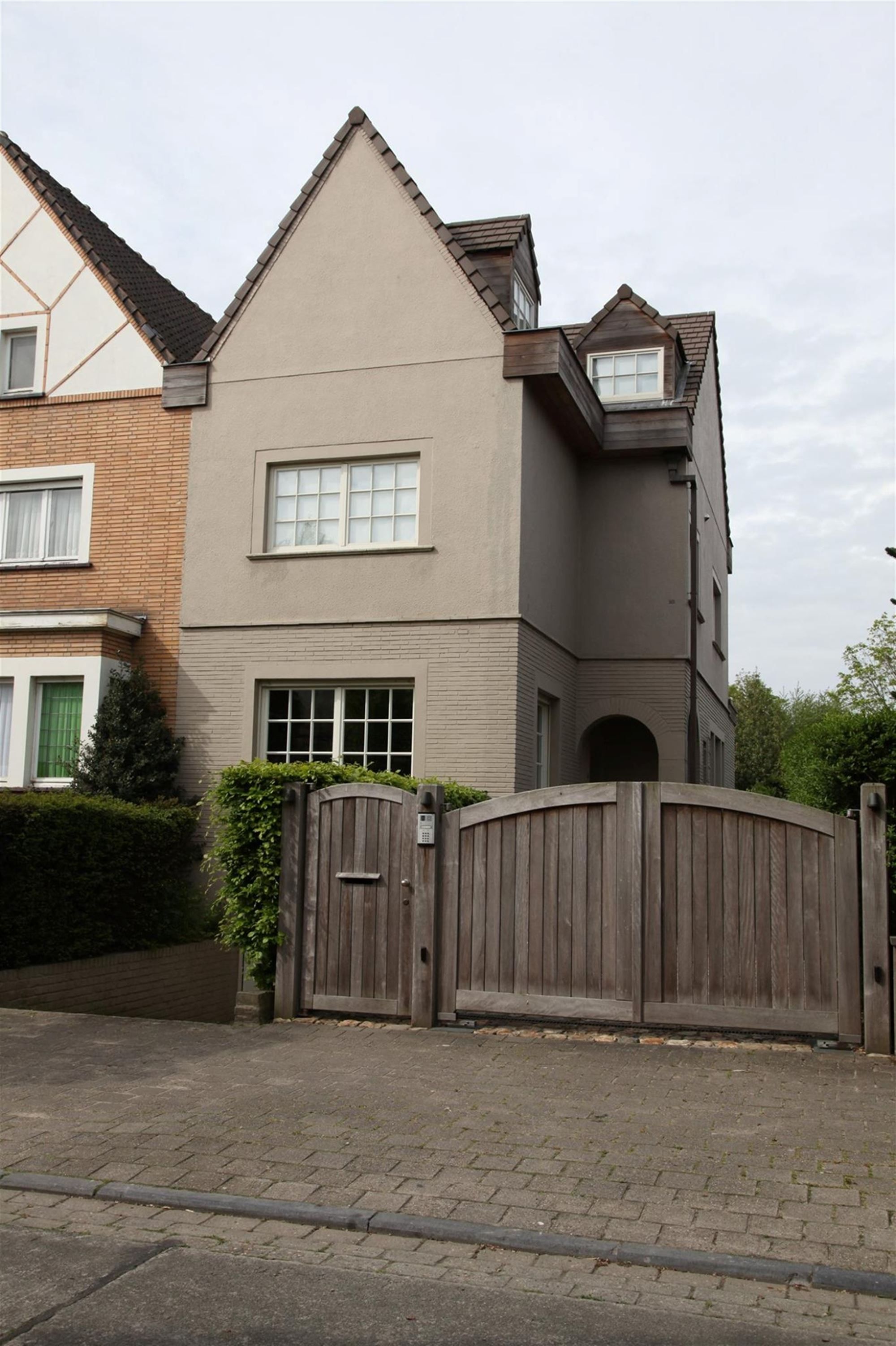Half open woning foto {{pictureIndex}}