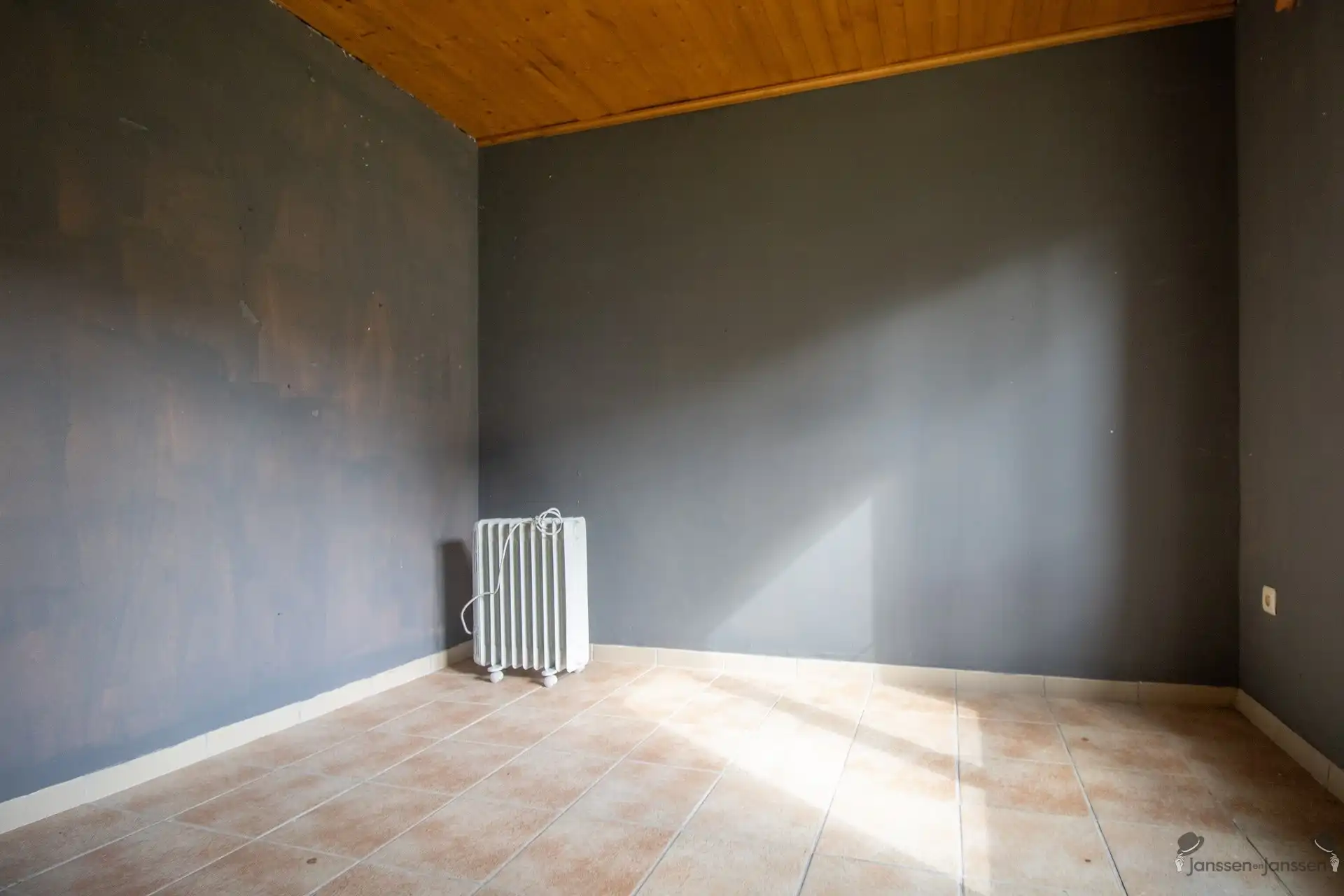 Bungalow met 2 slaapkamers op perceel van 885 m² foto 6