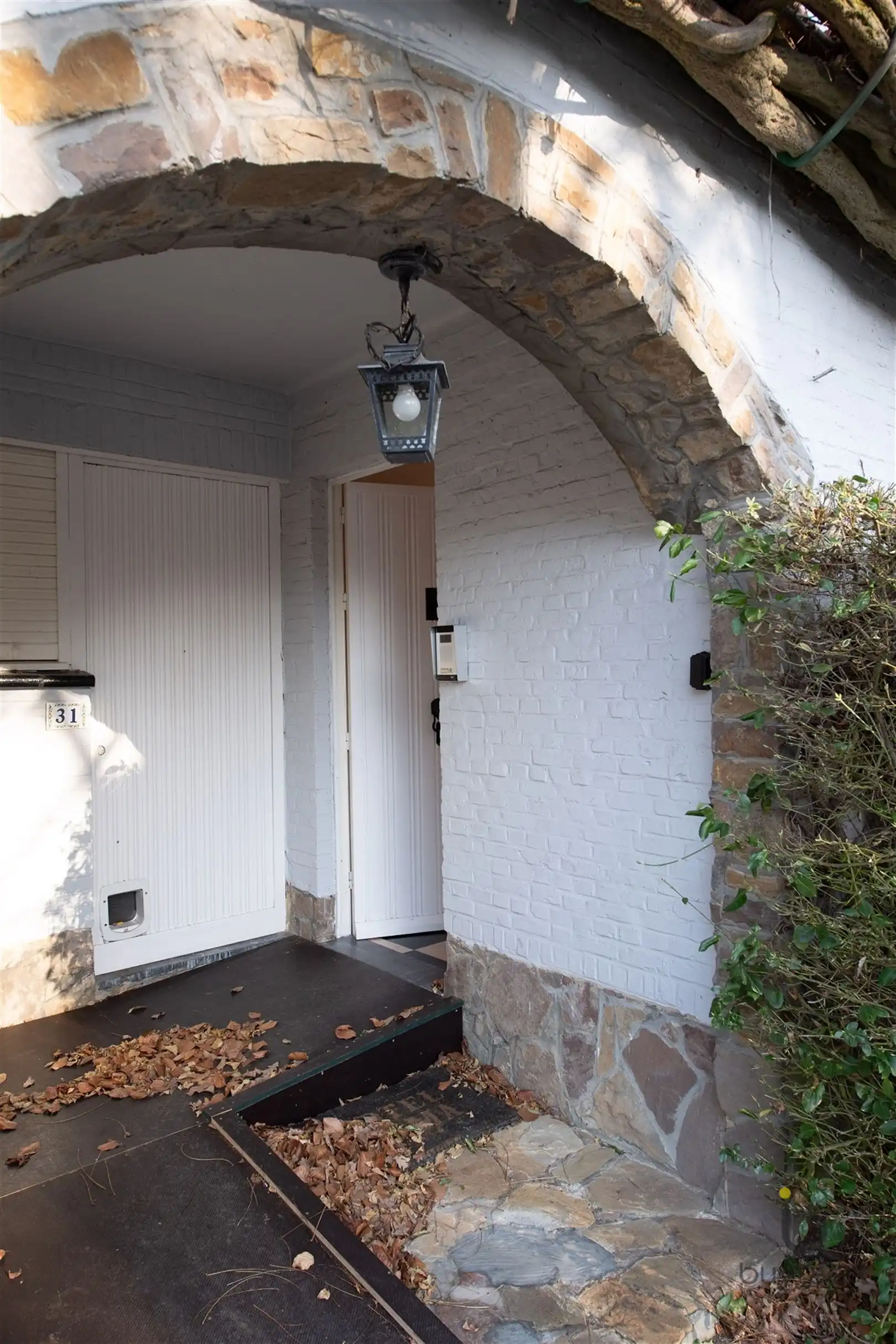 Veel renovatiepotentieel in ruime rustig gelegen familiewoning midden in het groen! foto 4