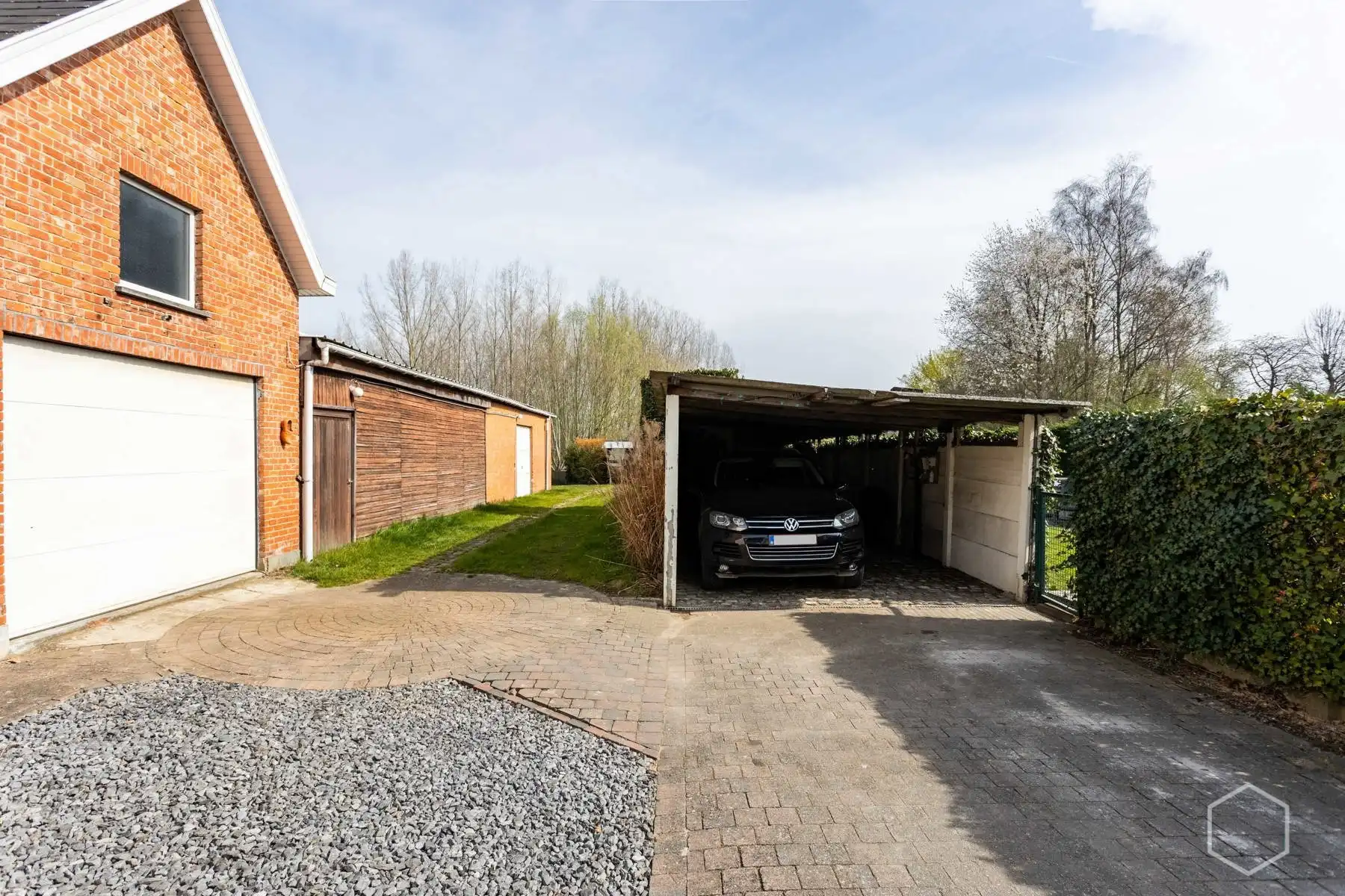 Te renoveren open bebouwing op 12a 59ca met garage van 290m² foto 22