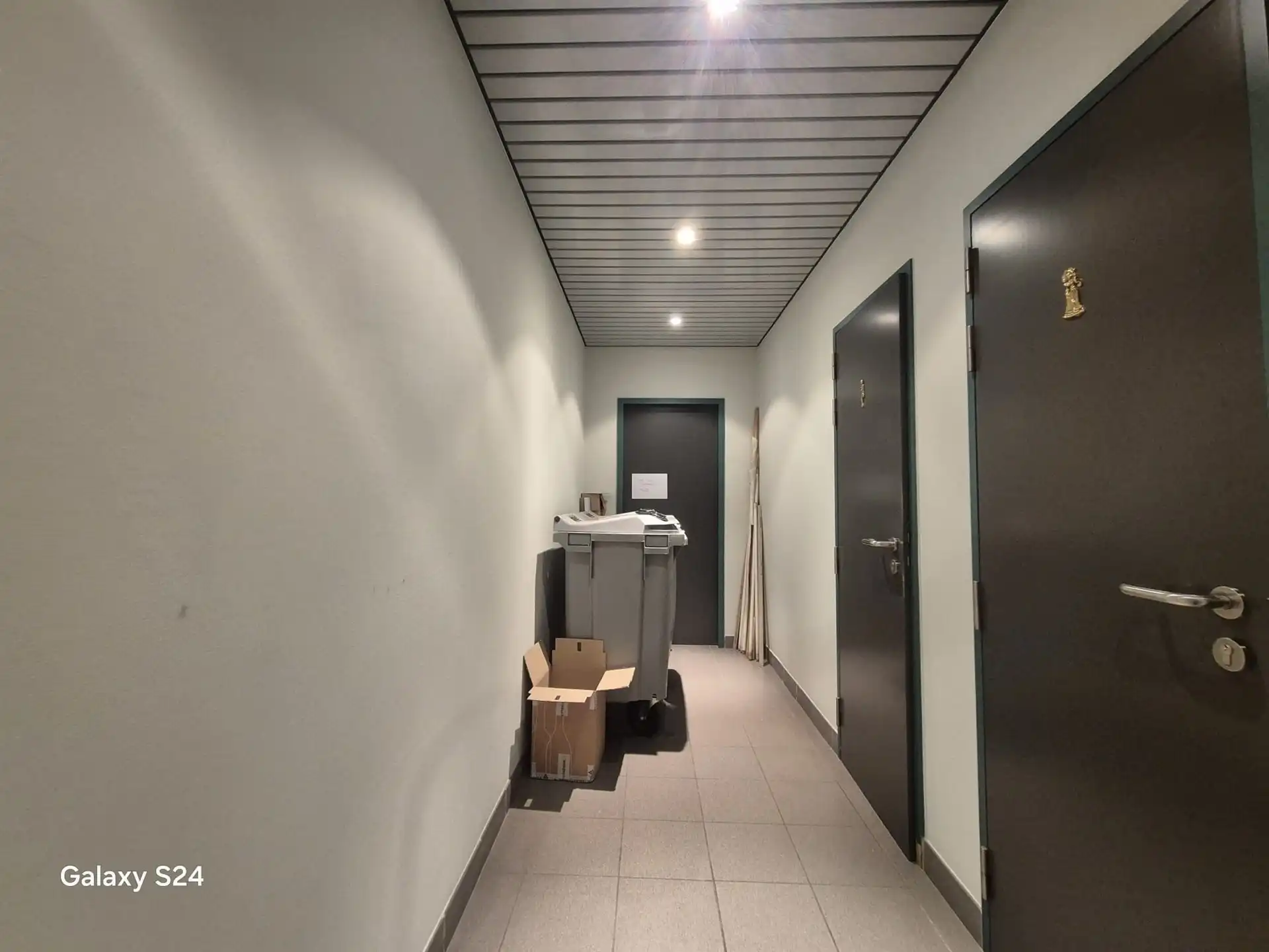 Ruim handelspand te huur – voormalig bankkantoor.  foto 18