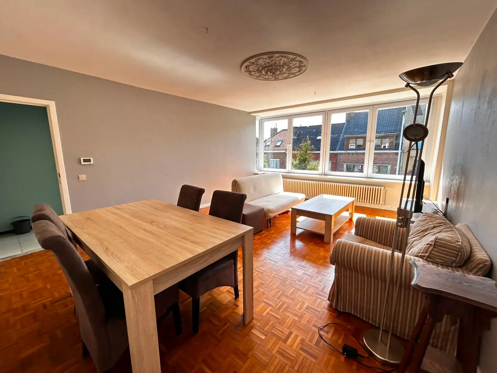 Zonnig 2-slpk app (81 m²) in een rustige residentiële wijk foto 2