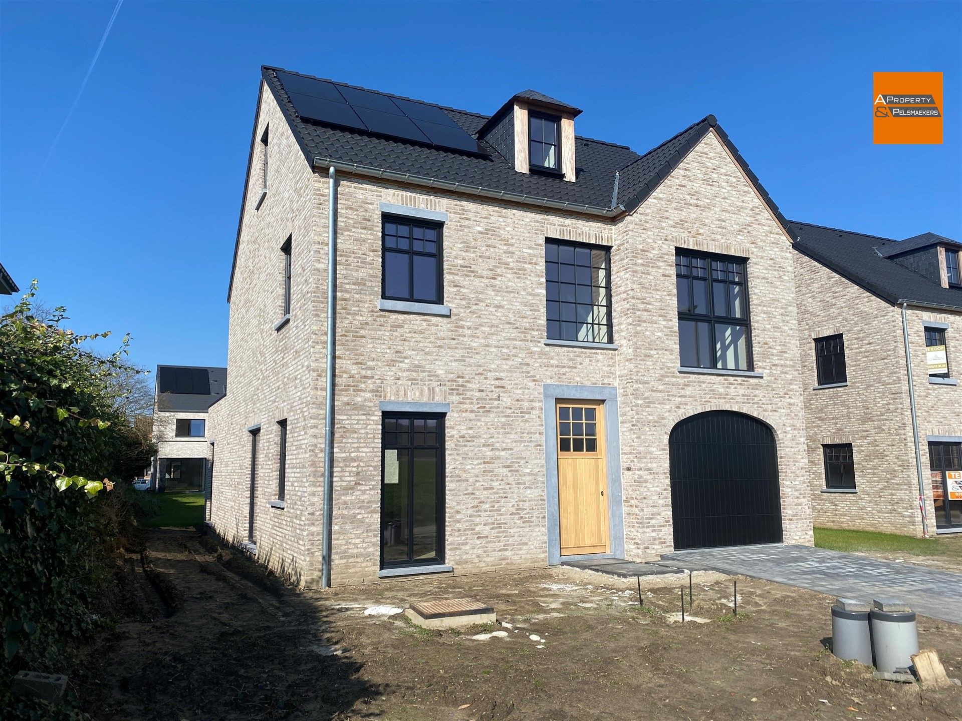 Nieuwbouwwoning met 4 slaapkamers foto 3