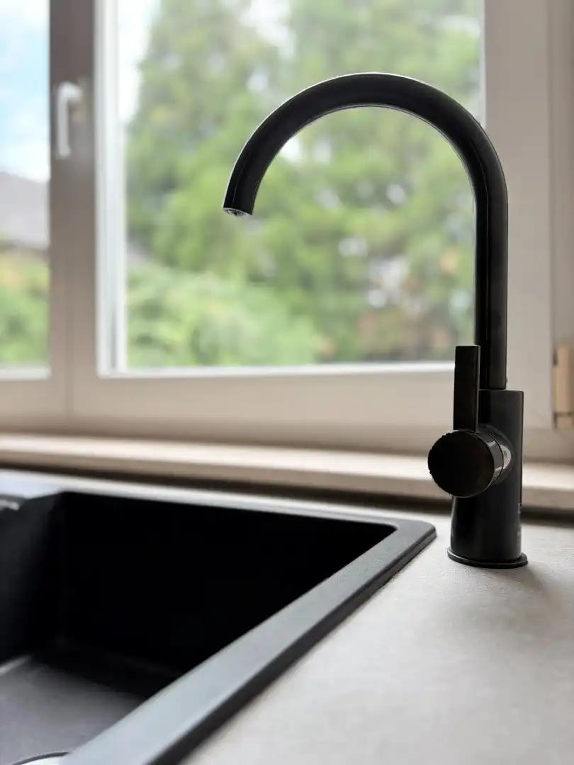 Netjes gerenoveerd 1-slaapkamer appartement met ruime kelder en inpandige garage foto 13