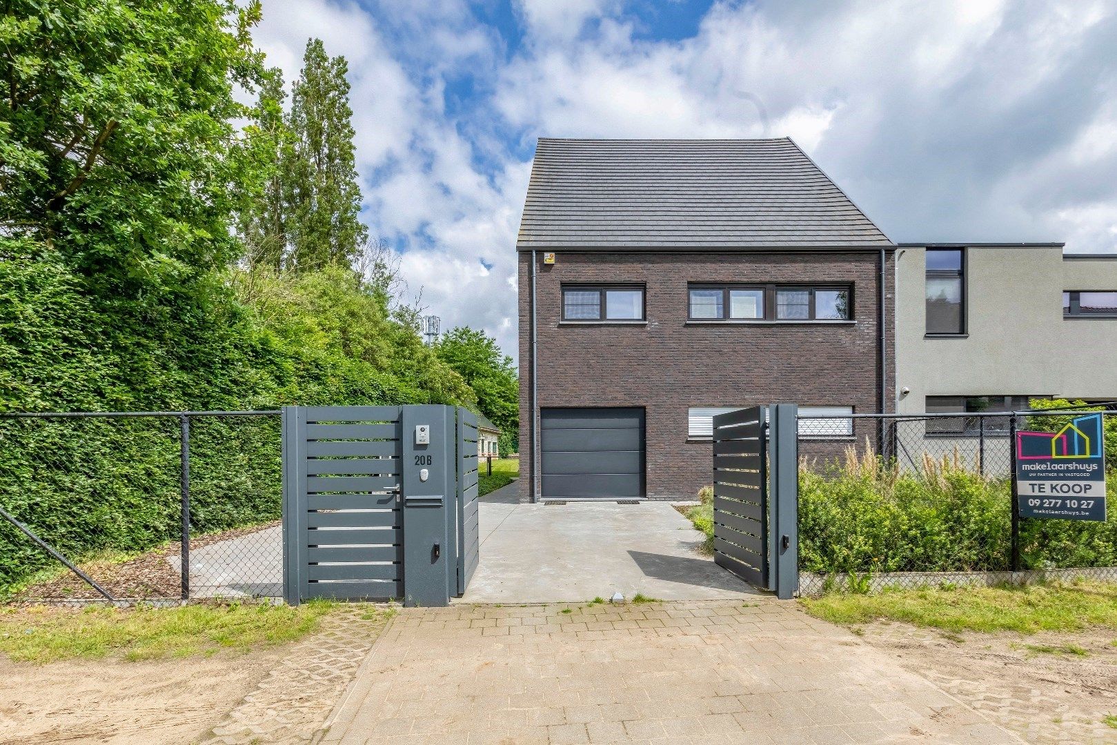 Ruime woning (369m²) met 4 slp. en praktijk (onderaan) in Afsnee.  foto 1