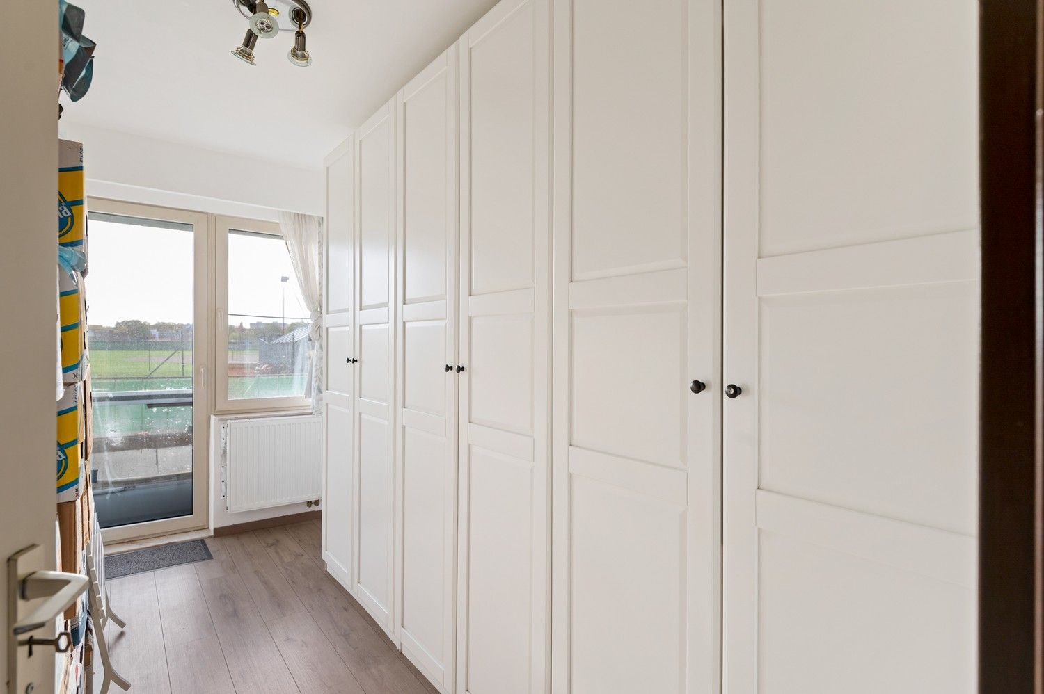 Gelijkvloers appartement met 2 SLPKS, een autostaanplaats en terras in Borgerhout! foto 10