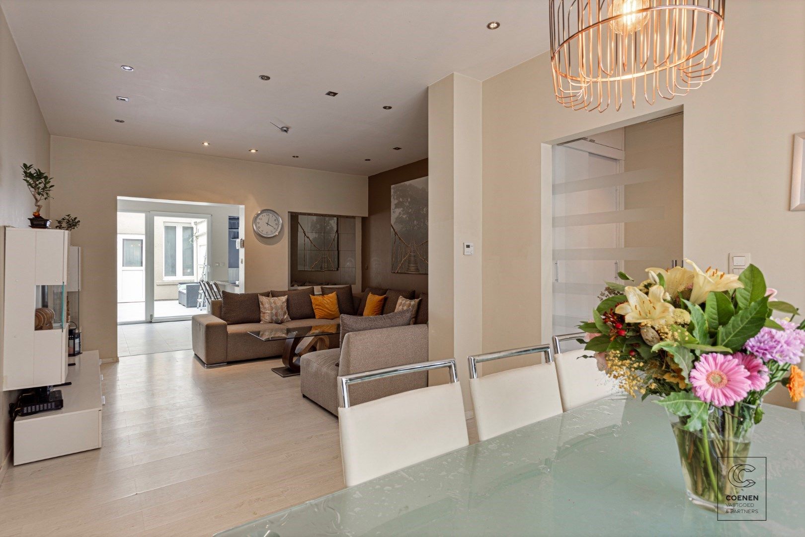 Ruime woning met 5 slpk's en een bew opp van 155 m² op zeer centrale ligging te Merksem foto 2