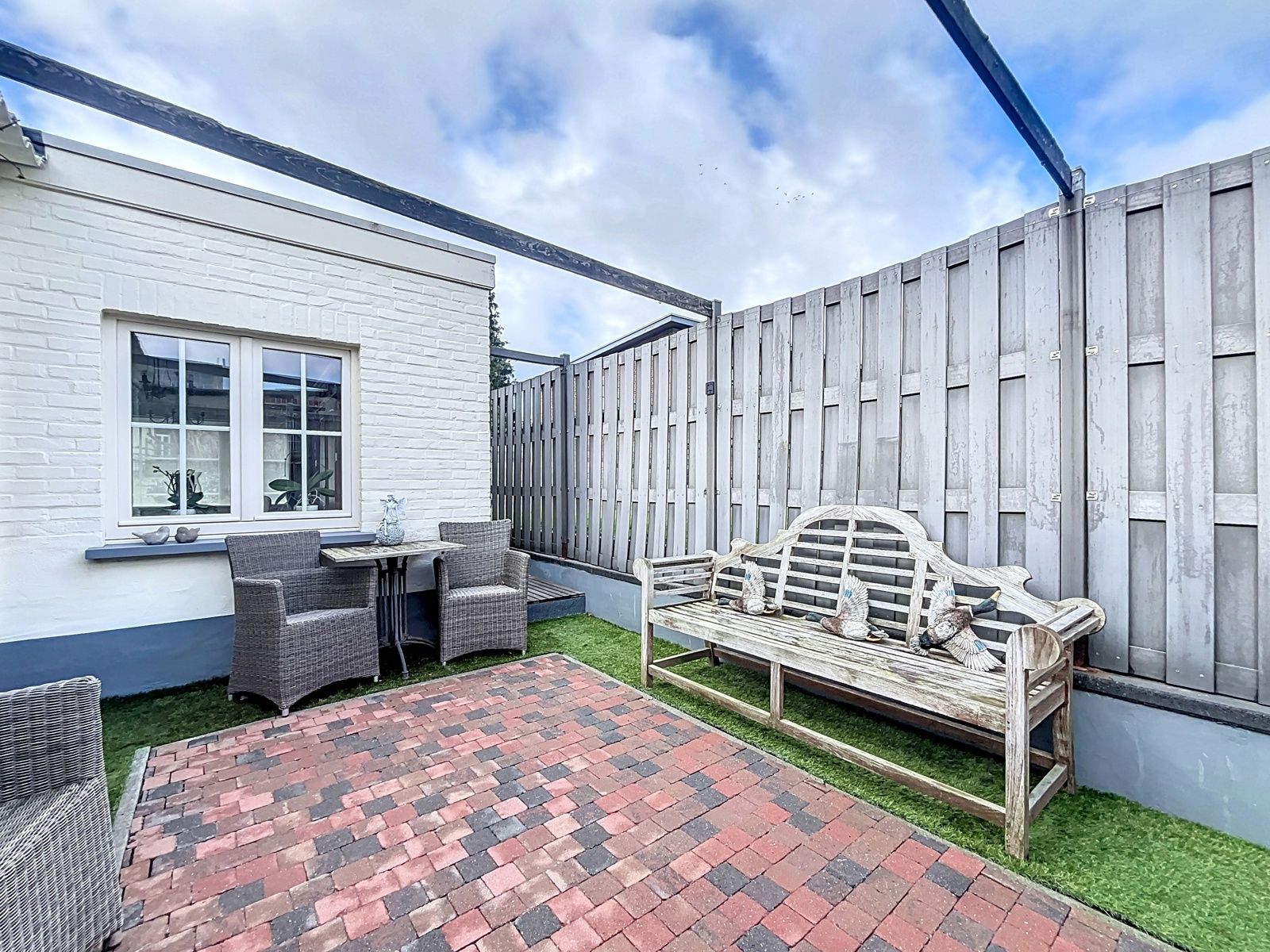 Gelijkvloerse bungalow met 1 slpk en terras nabij centrum foto 22