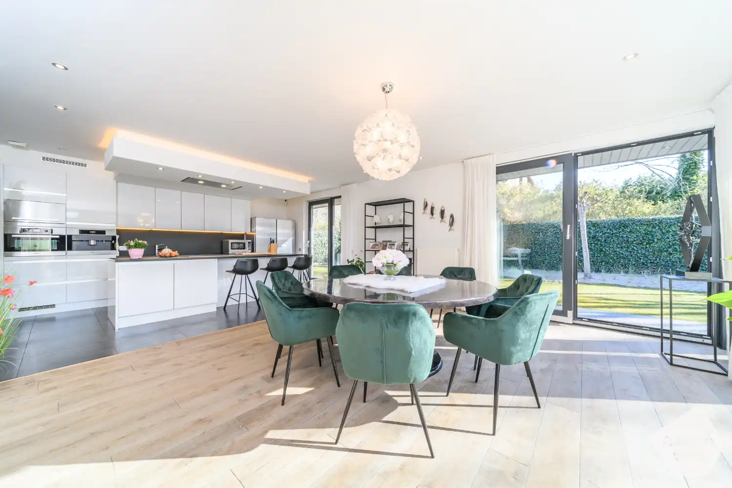 Moderne, energiezuinige villa met hoogwaardige afwerking op een mooi perceel in Sint-Idesbald foto 9