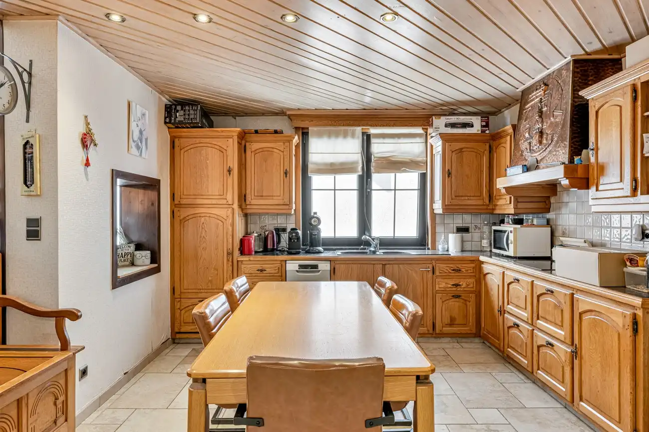 Te renoveren halfopen woning met inpandige garage, grote werkruimte (ca. 145m²) en aangename tuin met open zicht in Ertvelde! foto 7