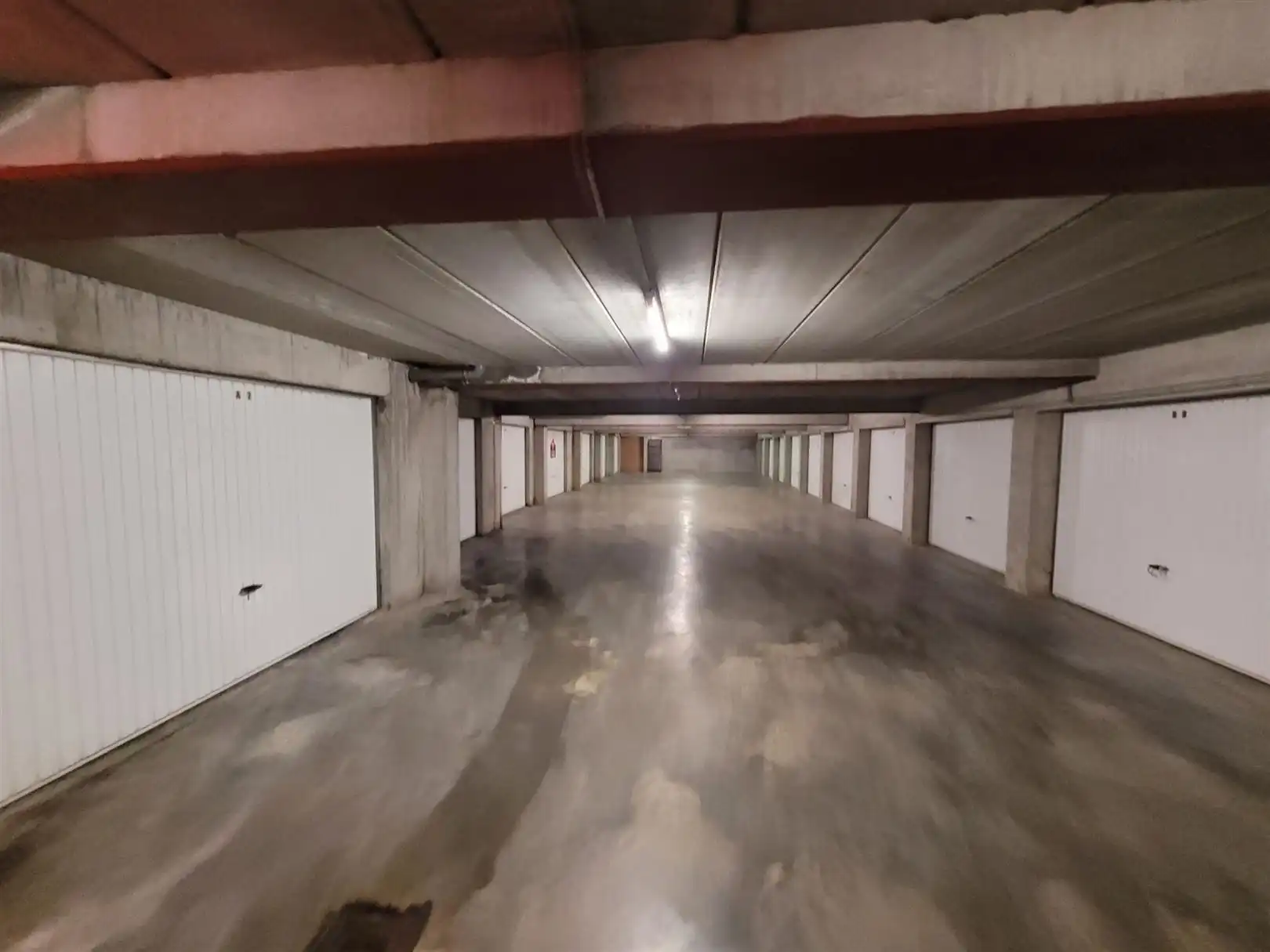 Gesloten garage box in centrum Middelkerke foto 3