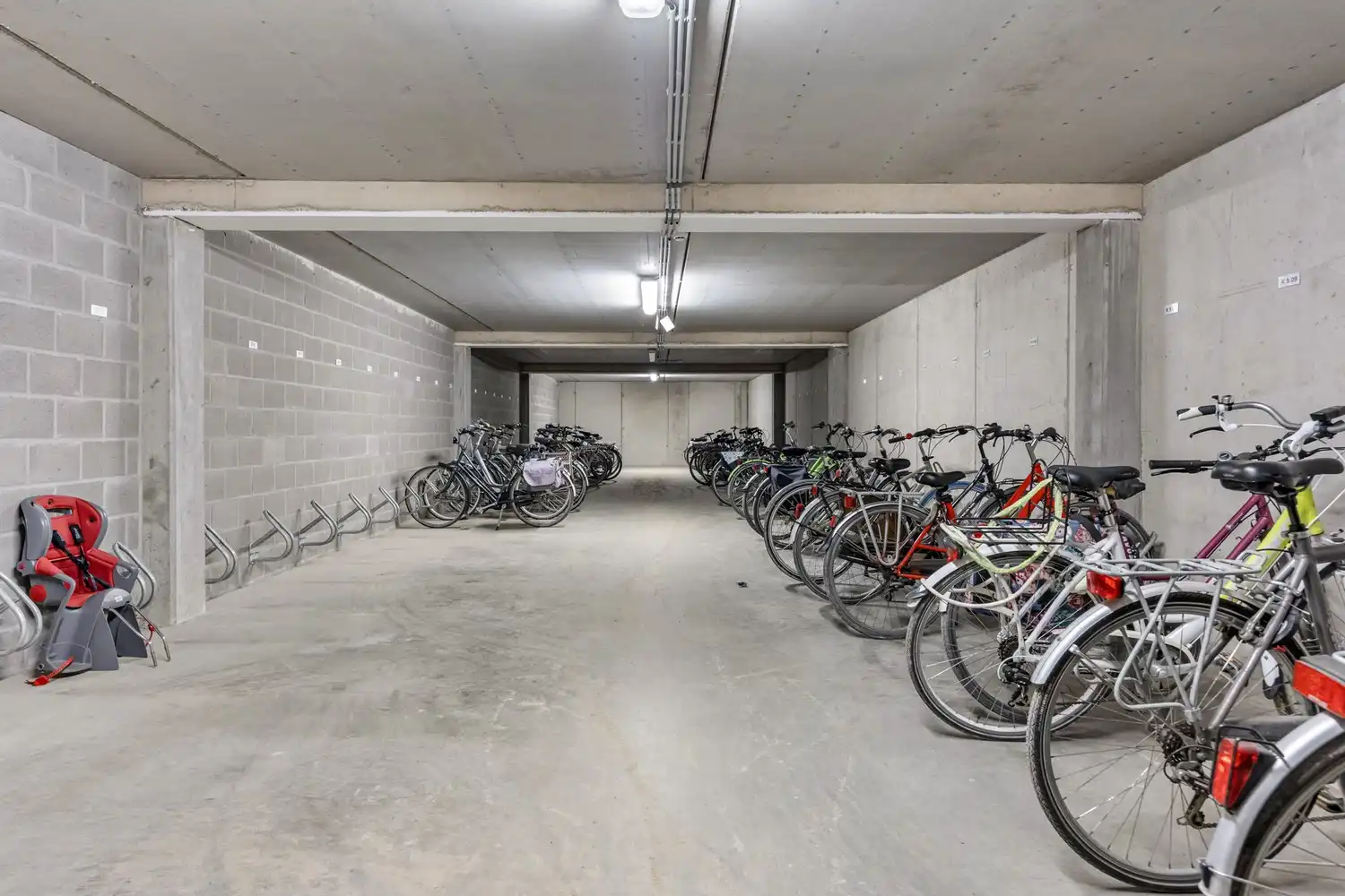 Moderne en lichtrijke studentenkamer met eigen sanitair nabij het station te Leuven! foto 16