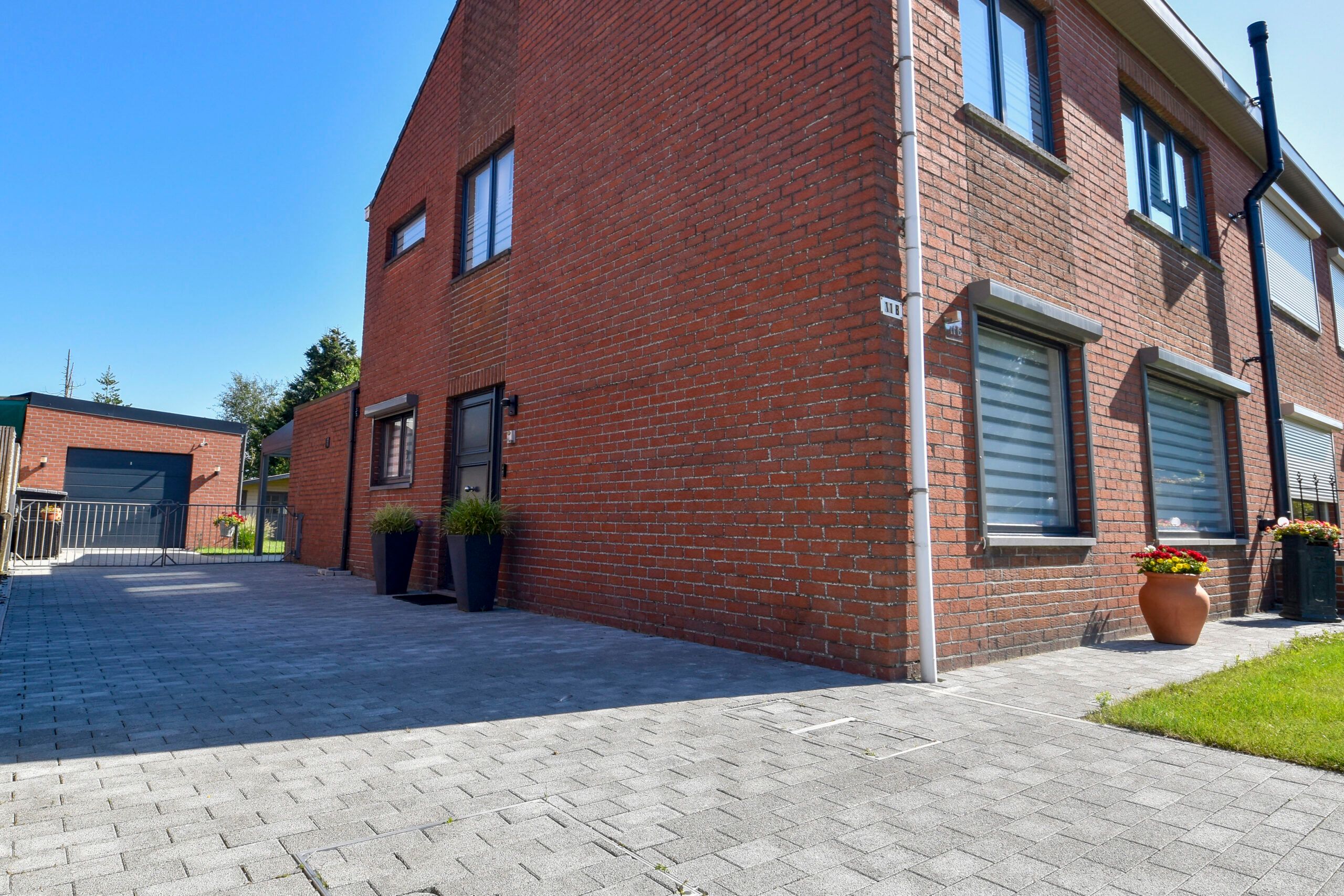 Halfopen bebouwing met grote garage en tuin in Sint-Niklaas foto 16