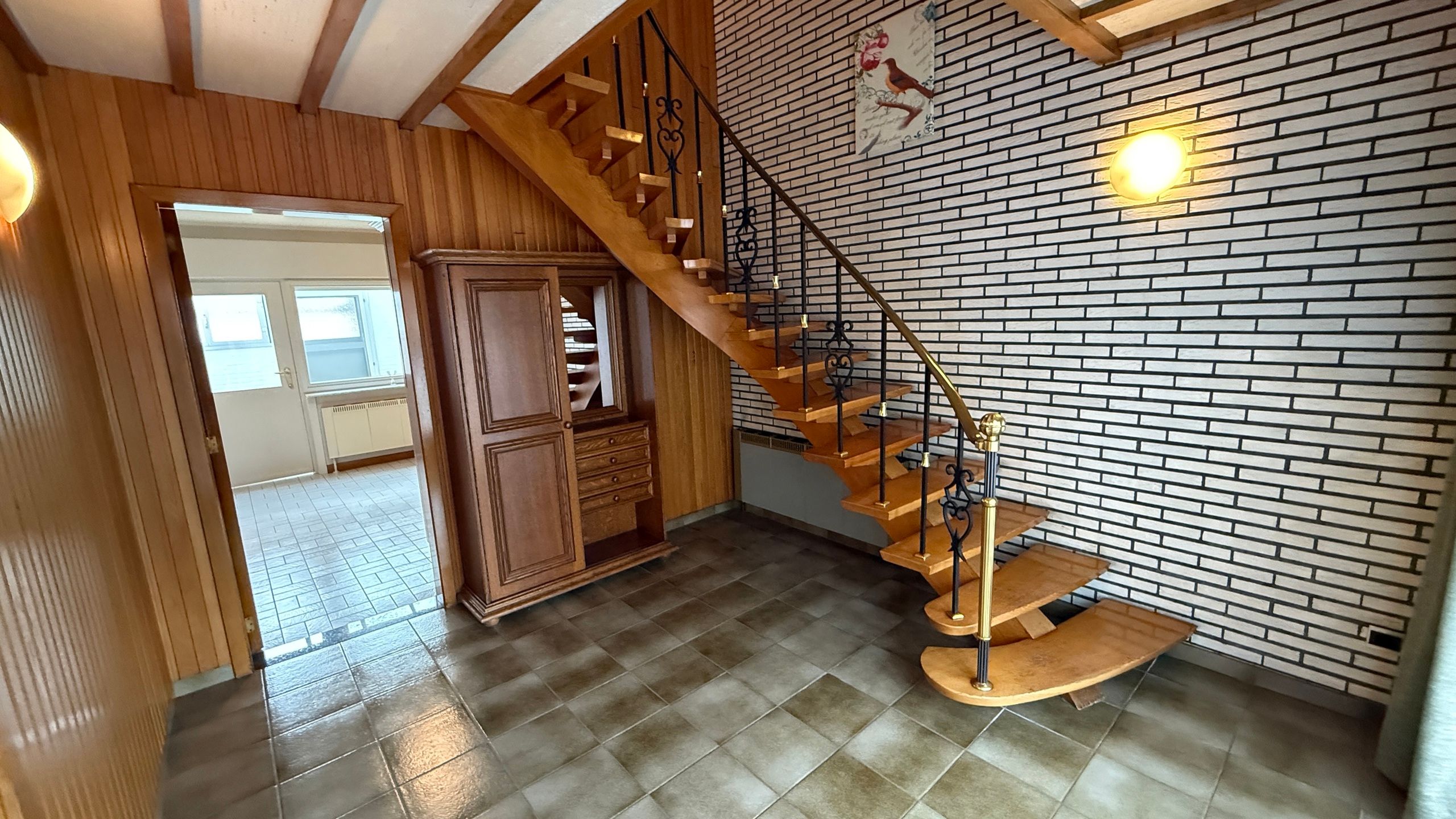 Goedgelegen woning met handelsruimte foto 3