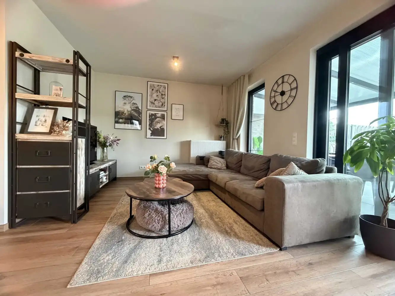 Rustig gelegen recente woning op een perceel van 4a 60ca foto 4