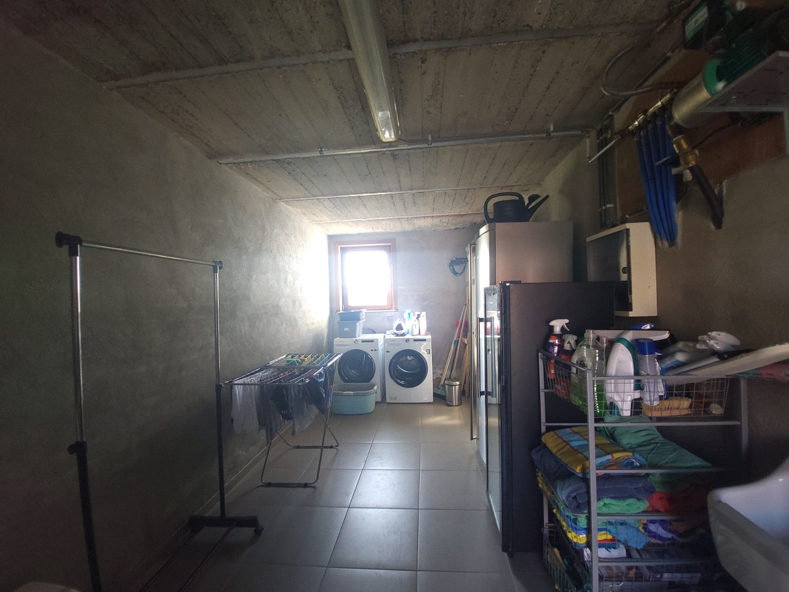 Alleenstaande woning met grote weide en stalling foto 16